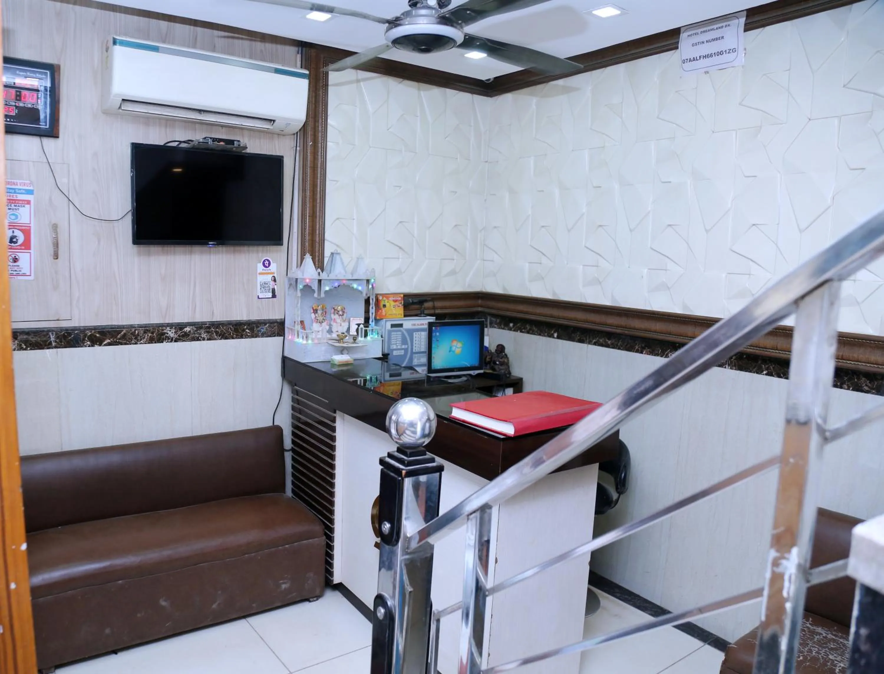 Lobby or reception in Hotel Dreamland Dx-5 Mints walk From New Delhi Railways Station