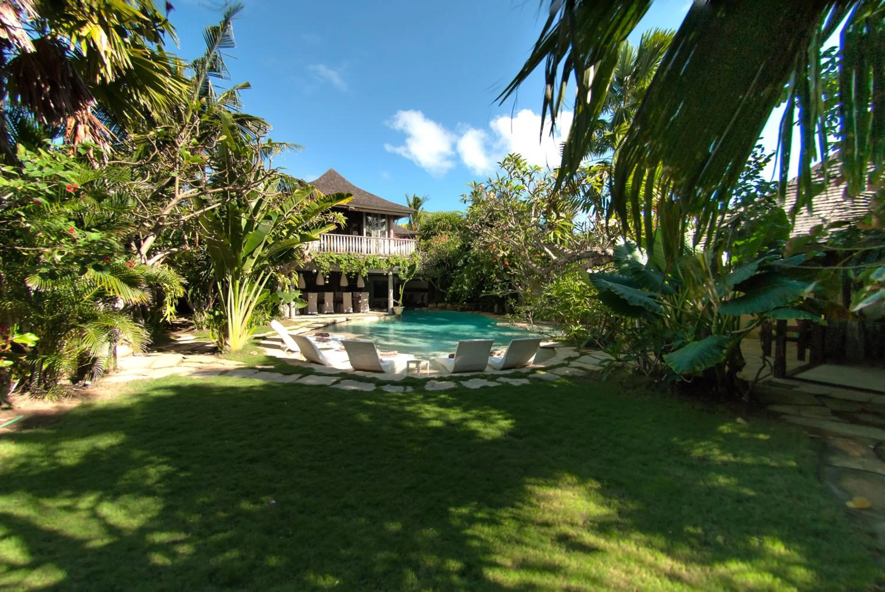 Day in Phinisi Villas - Seminyak Beach