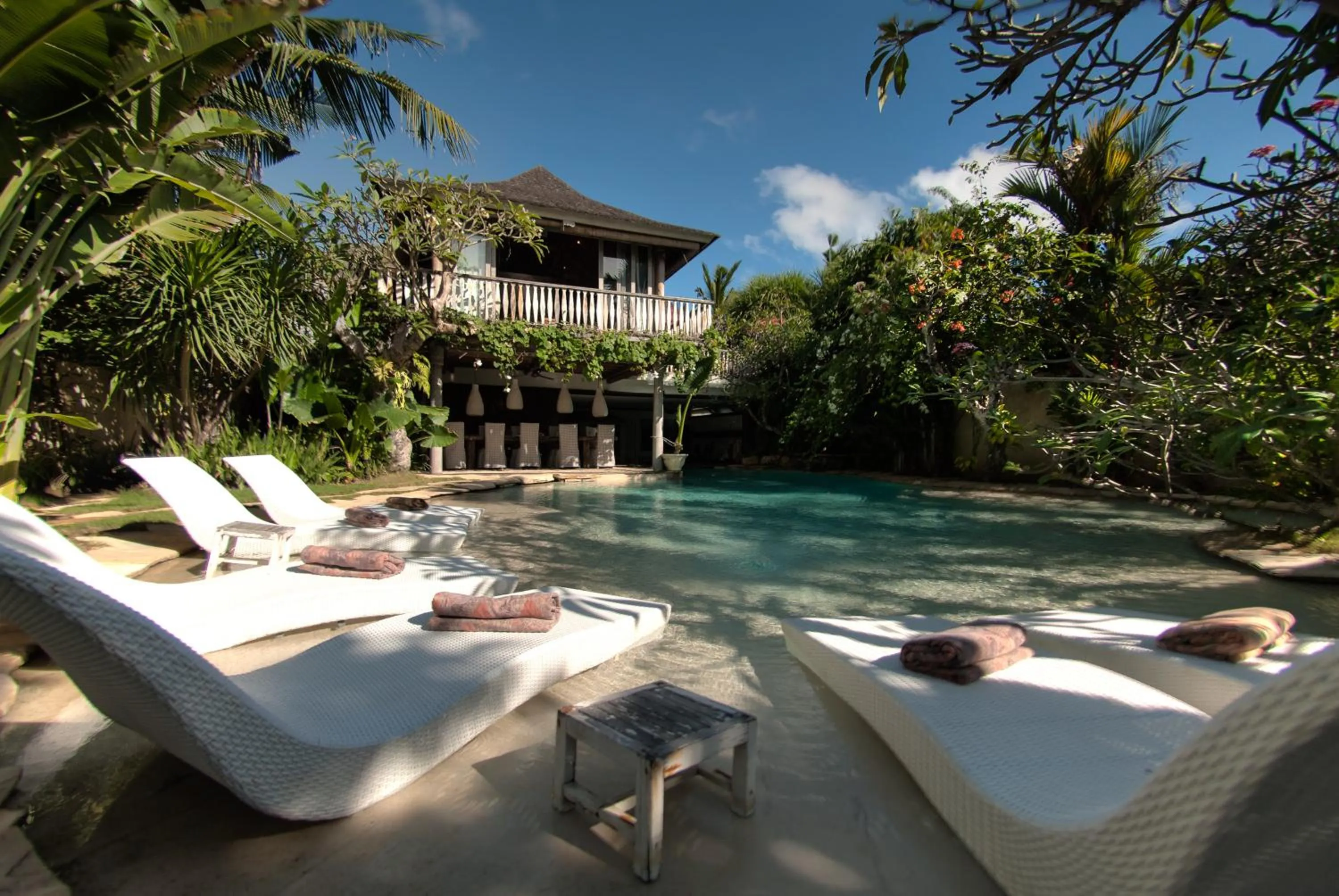 Day in Phinisi Villas - Seminyak Beach