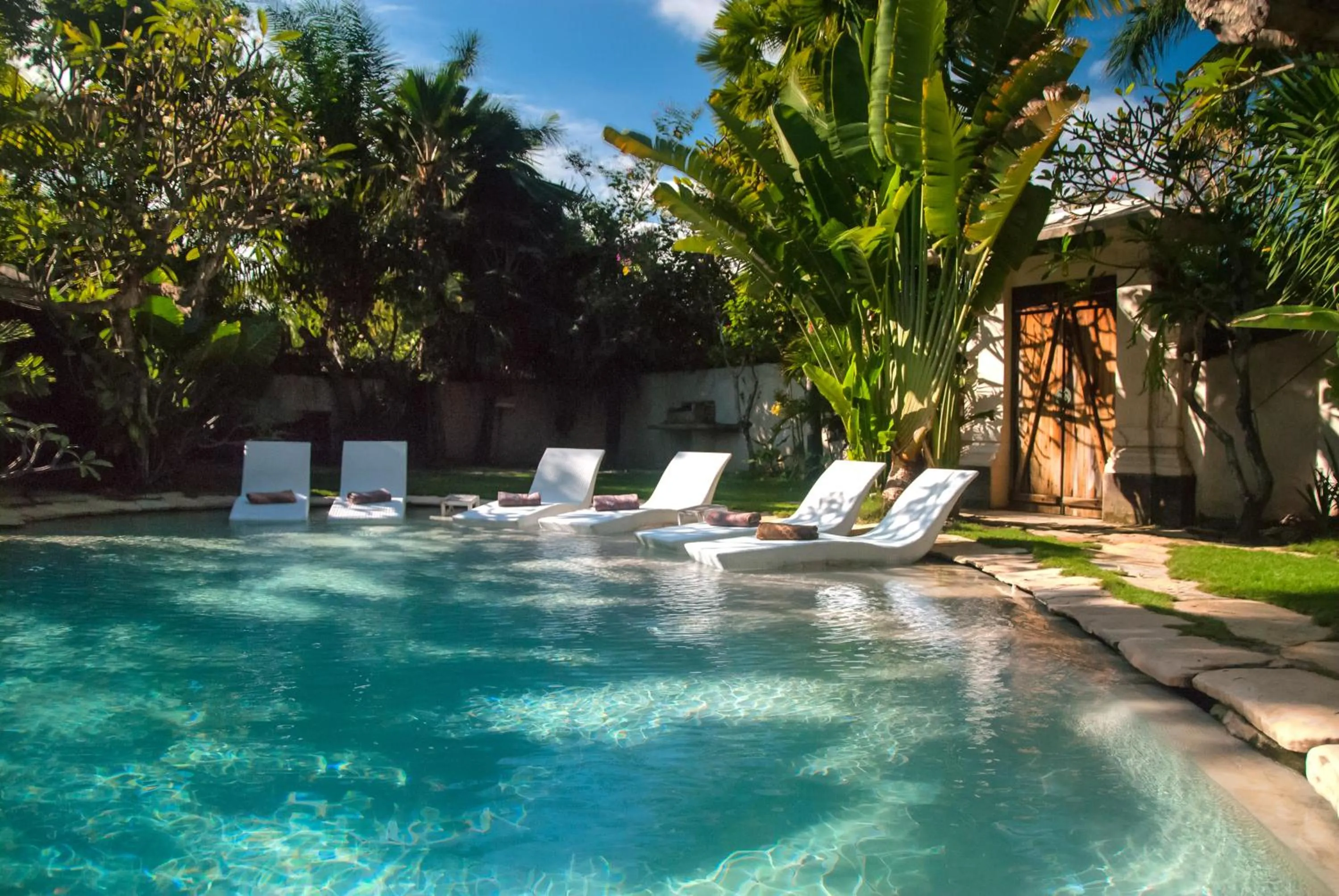 Day in Phinisi Villas - Seminyak Beach