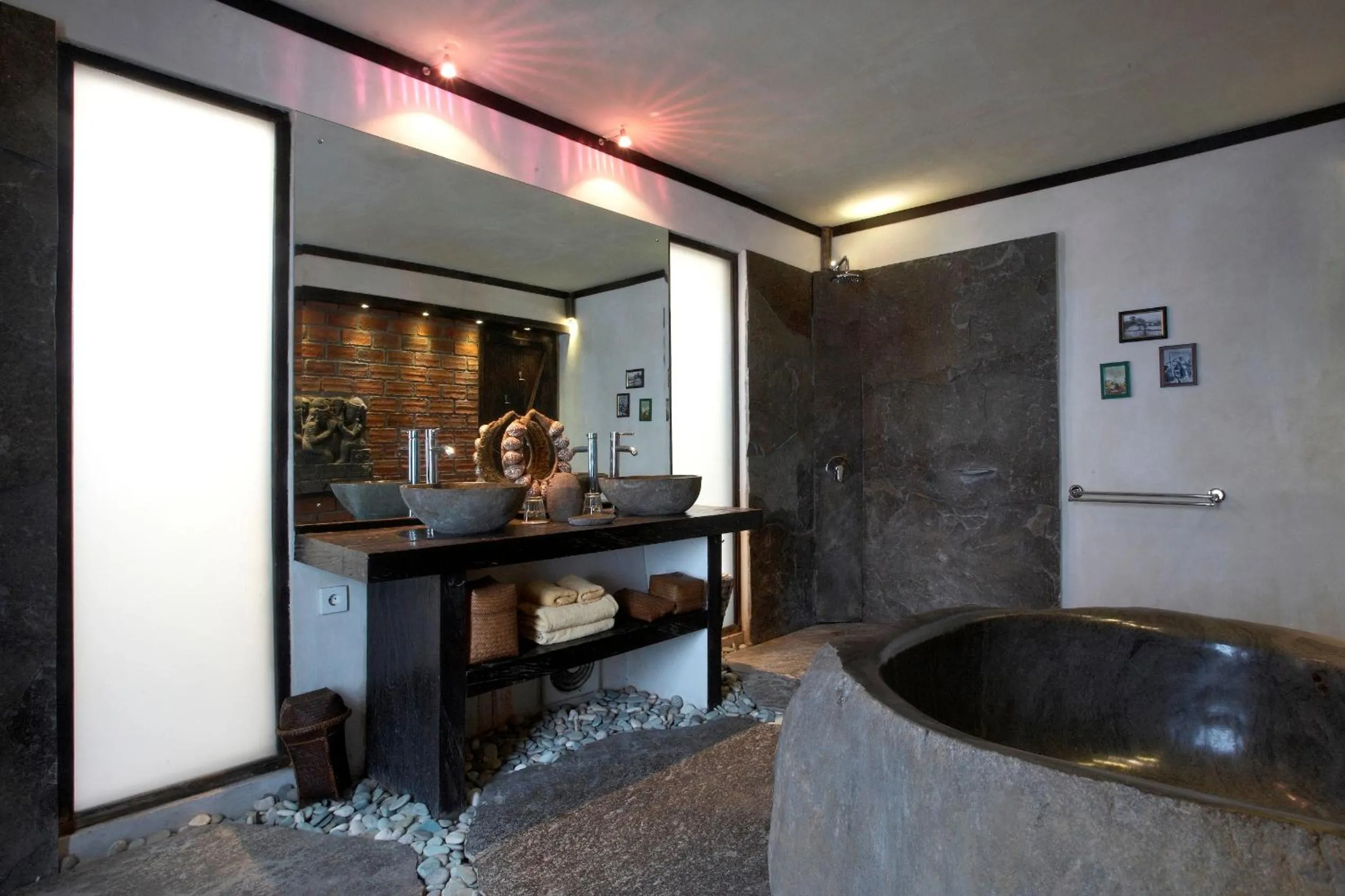 Hot Tub in Phinisi Villas - Seminyak Beach