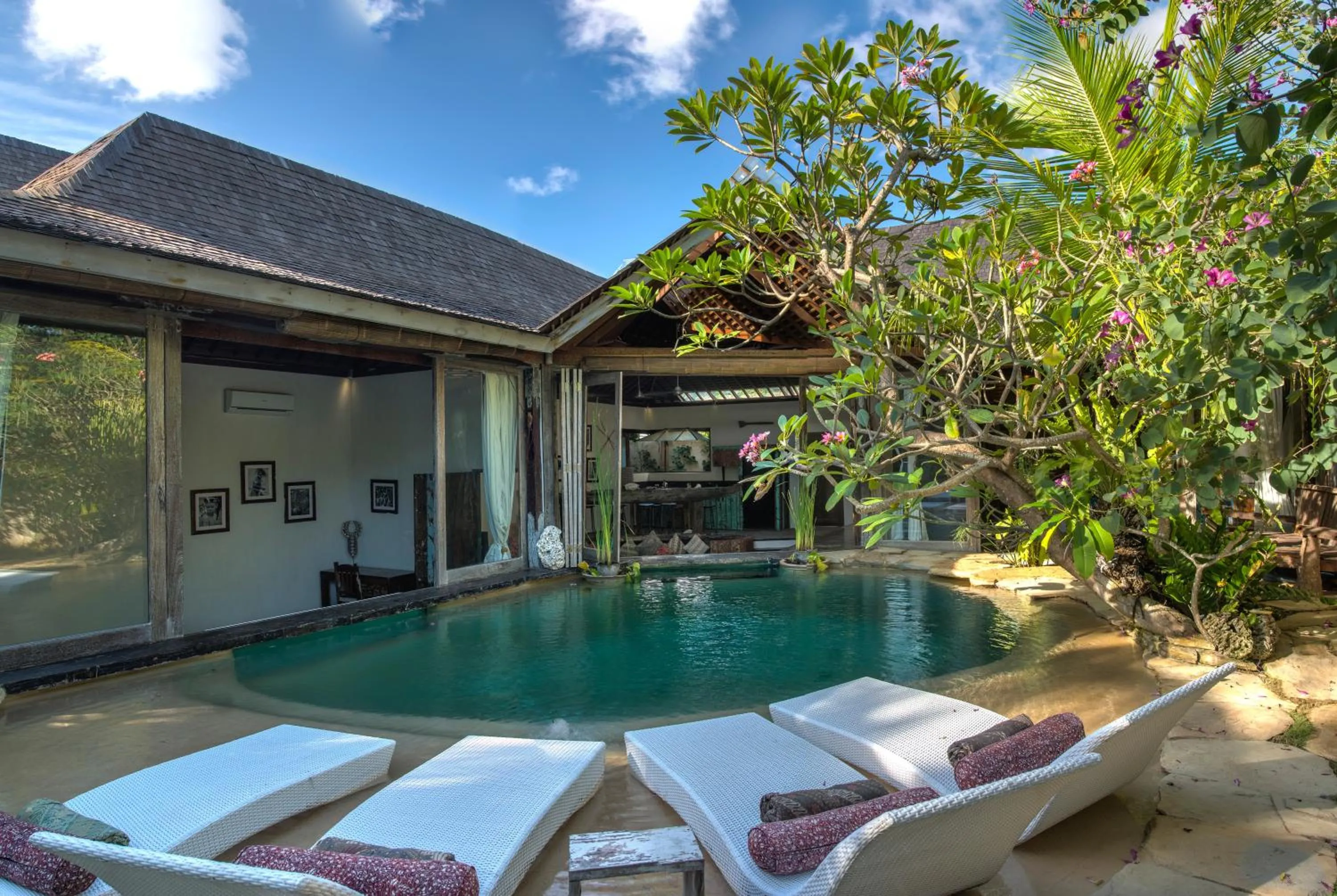 Phinisi Villas - Seminyak Beach