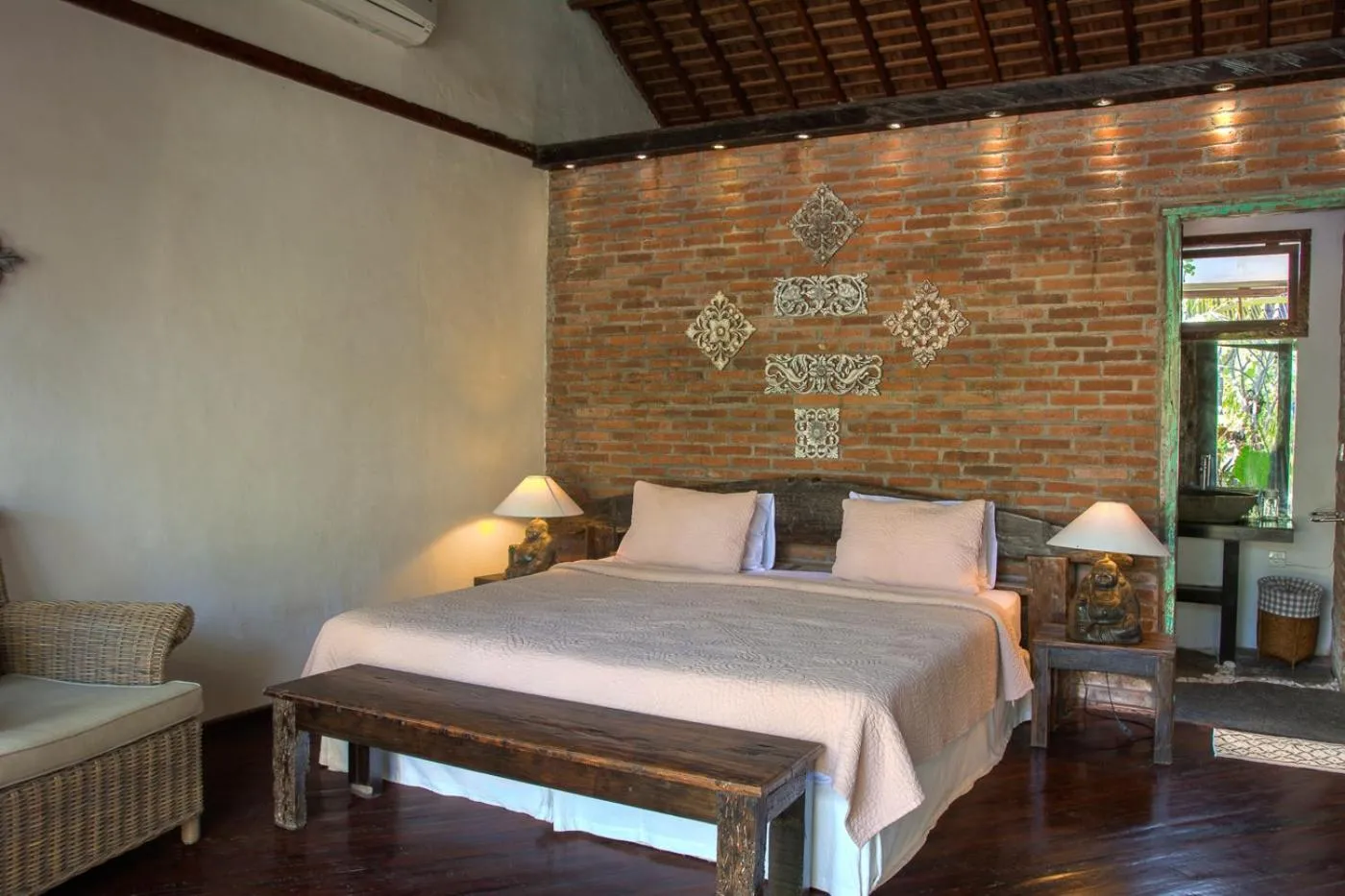 Bed in Phinisi Villas - Seminyak Beach
