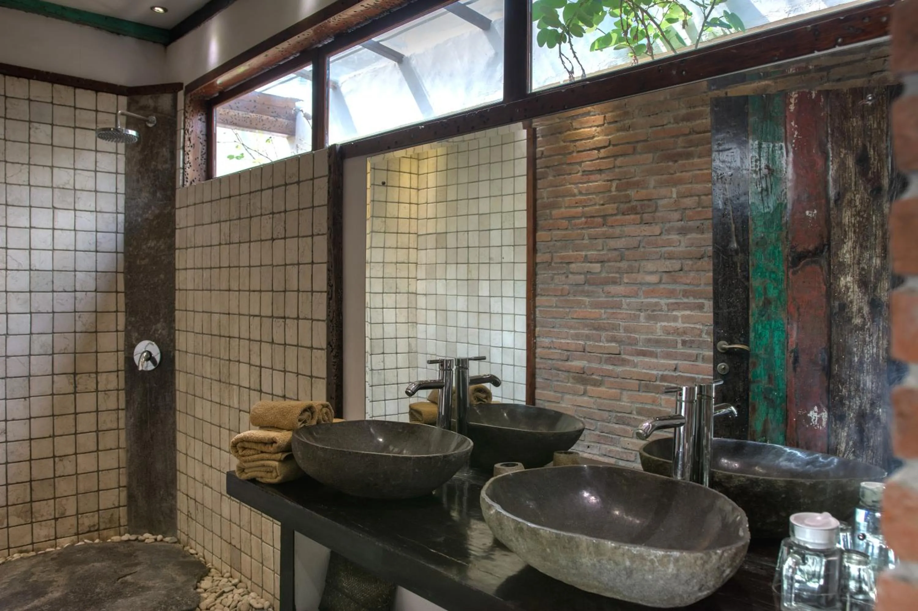Shower in Phinisi Villas - Seminyak Beach