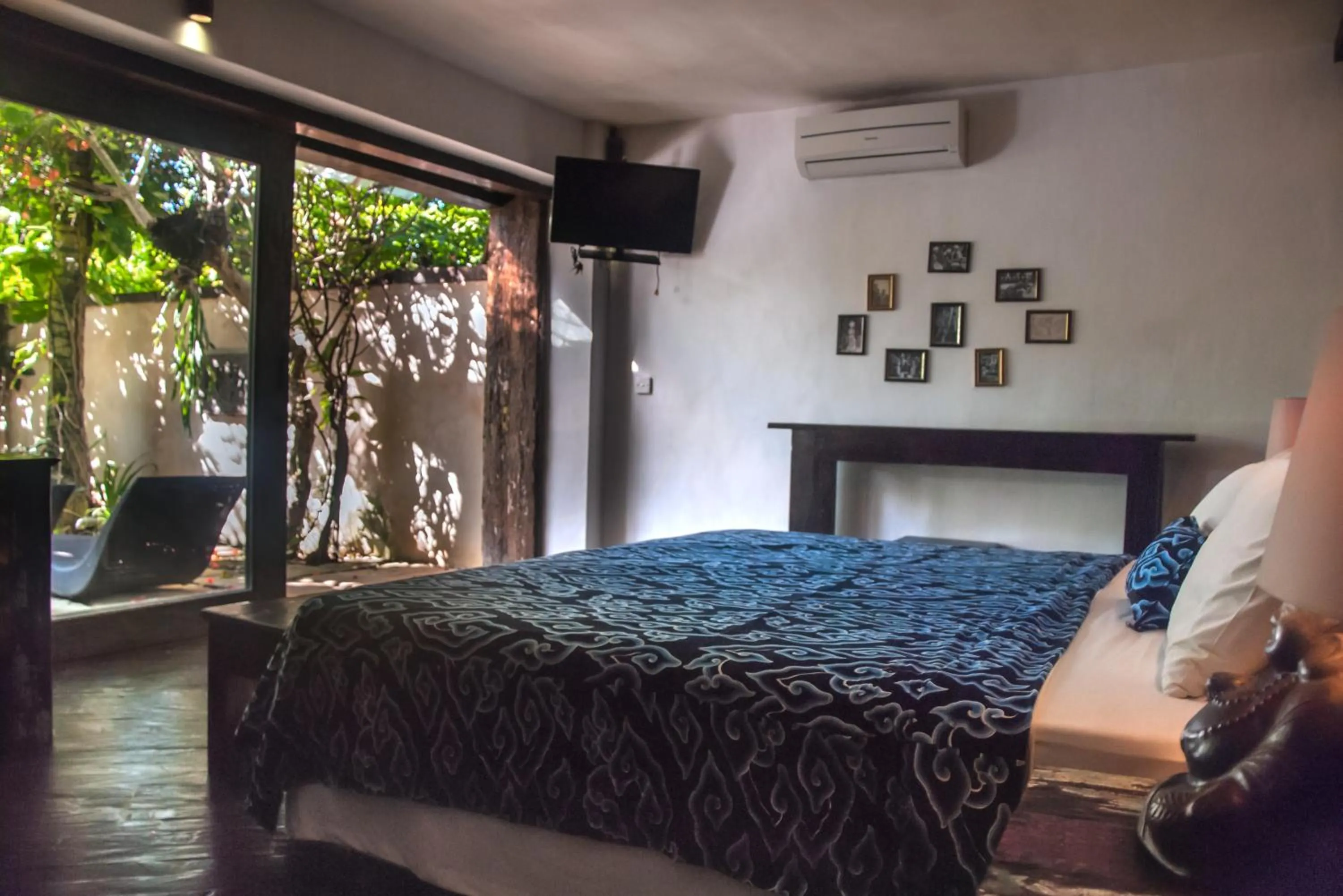 Photo of the whole room, Bed in Phinisi Villas - Seminyak Beach