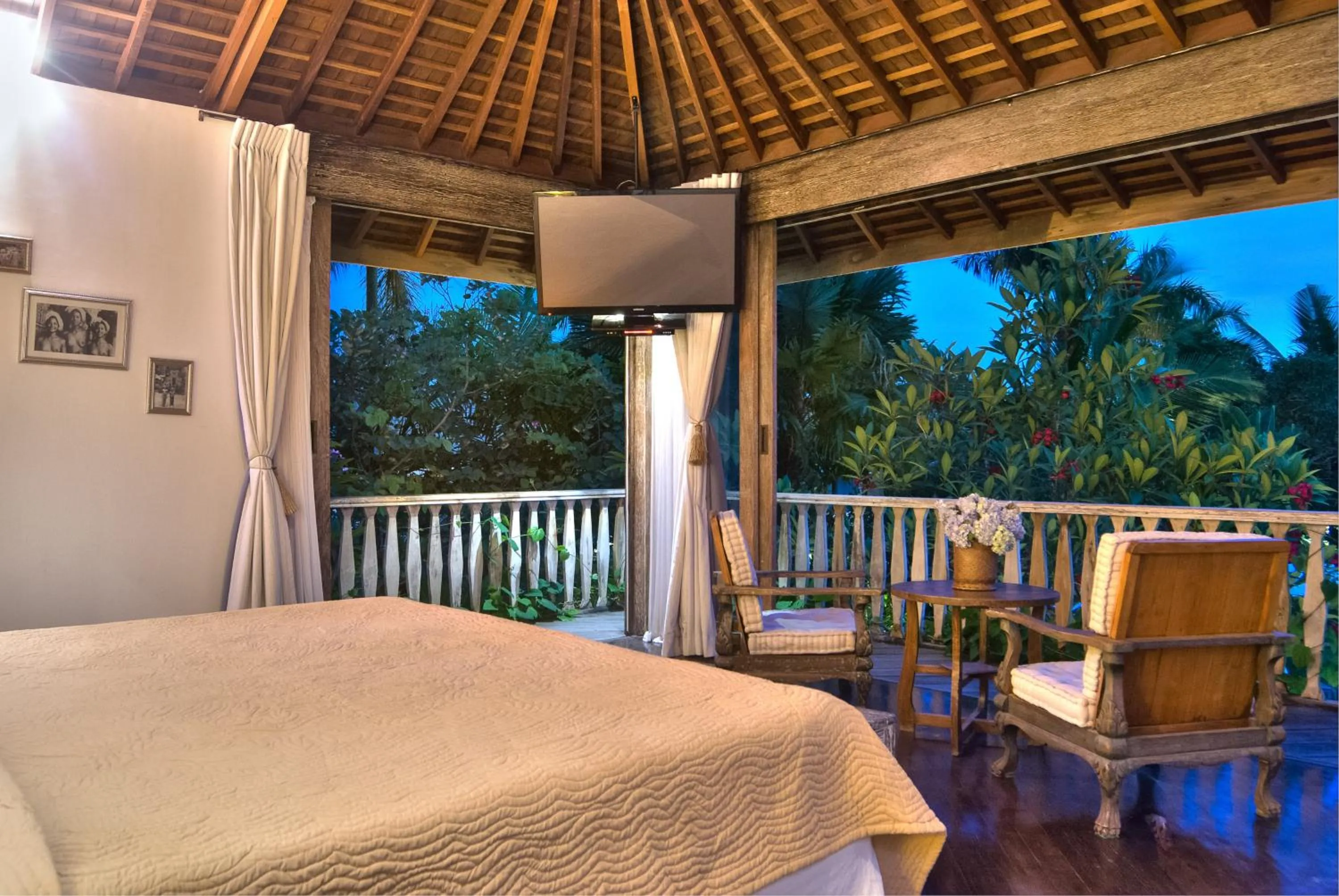 Decorative detail, Bed in Phinisi Villas - Seminyak Beach