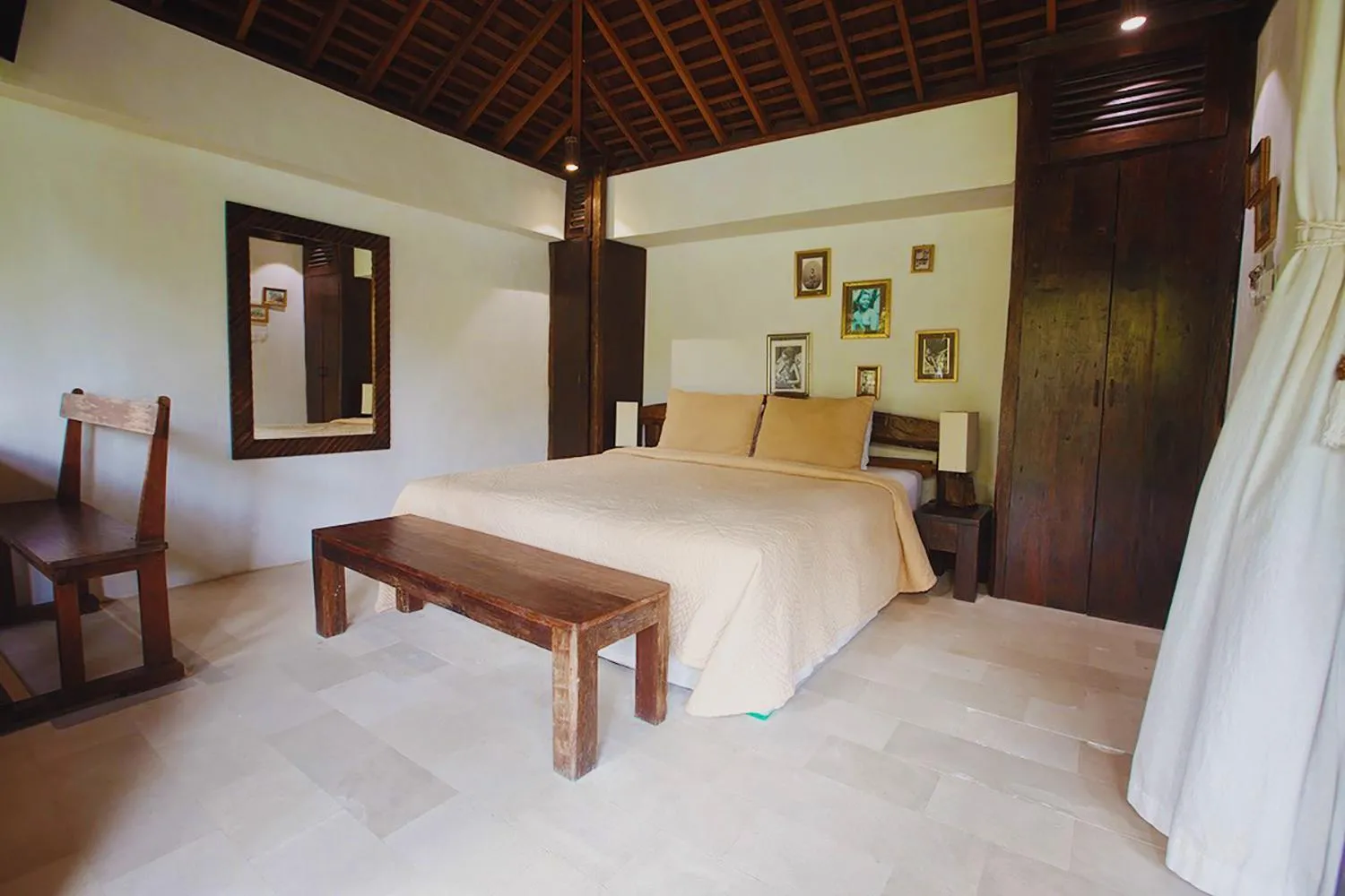 Bed in Phinisi Villas - Seminyak Beach
