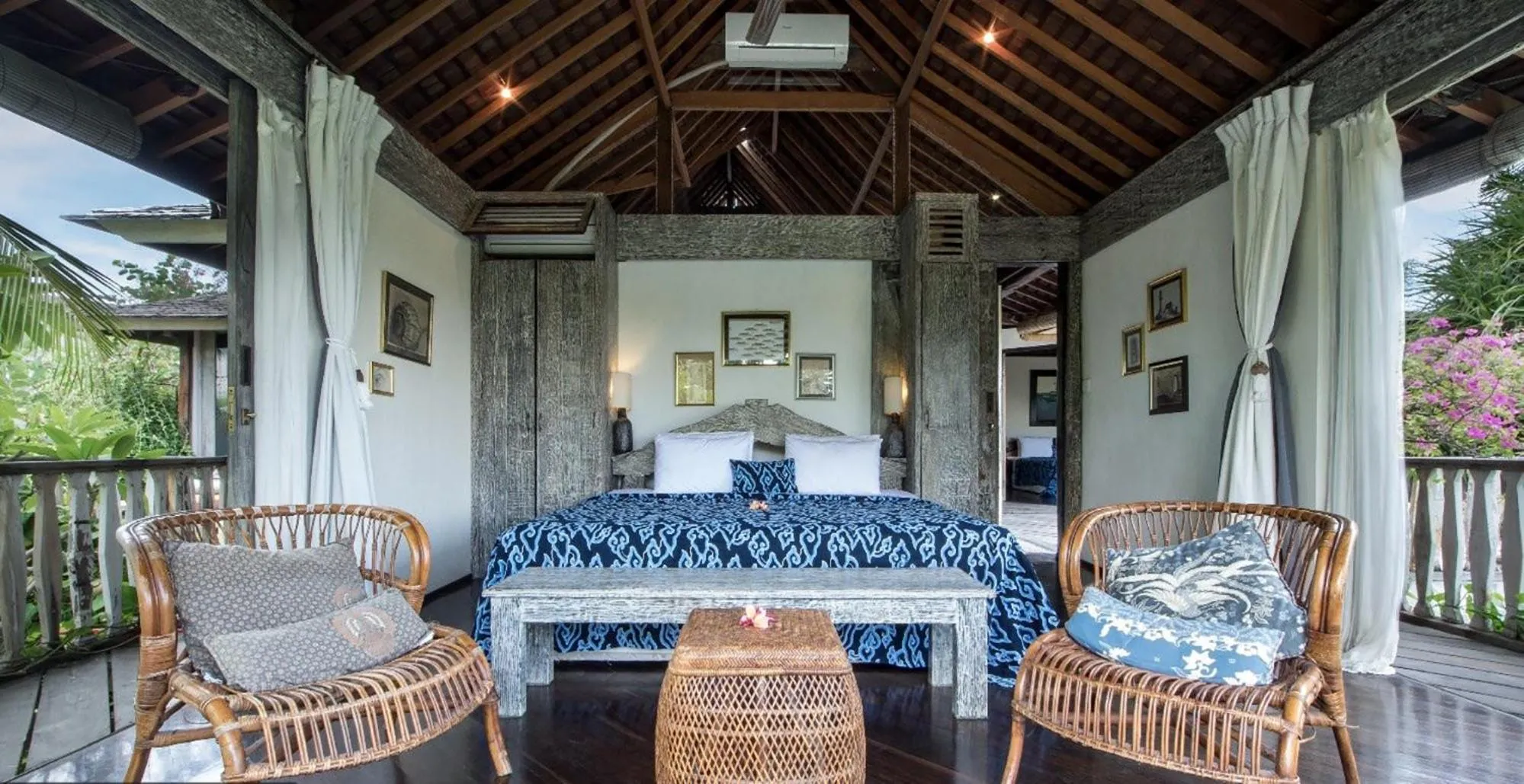 Bed in Phinisi Villas - Seminyak Beach