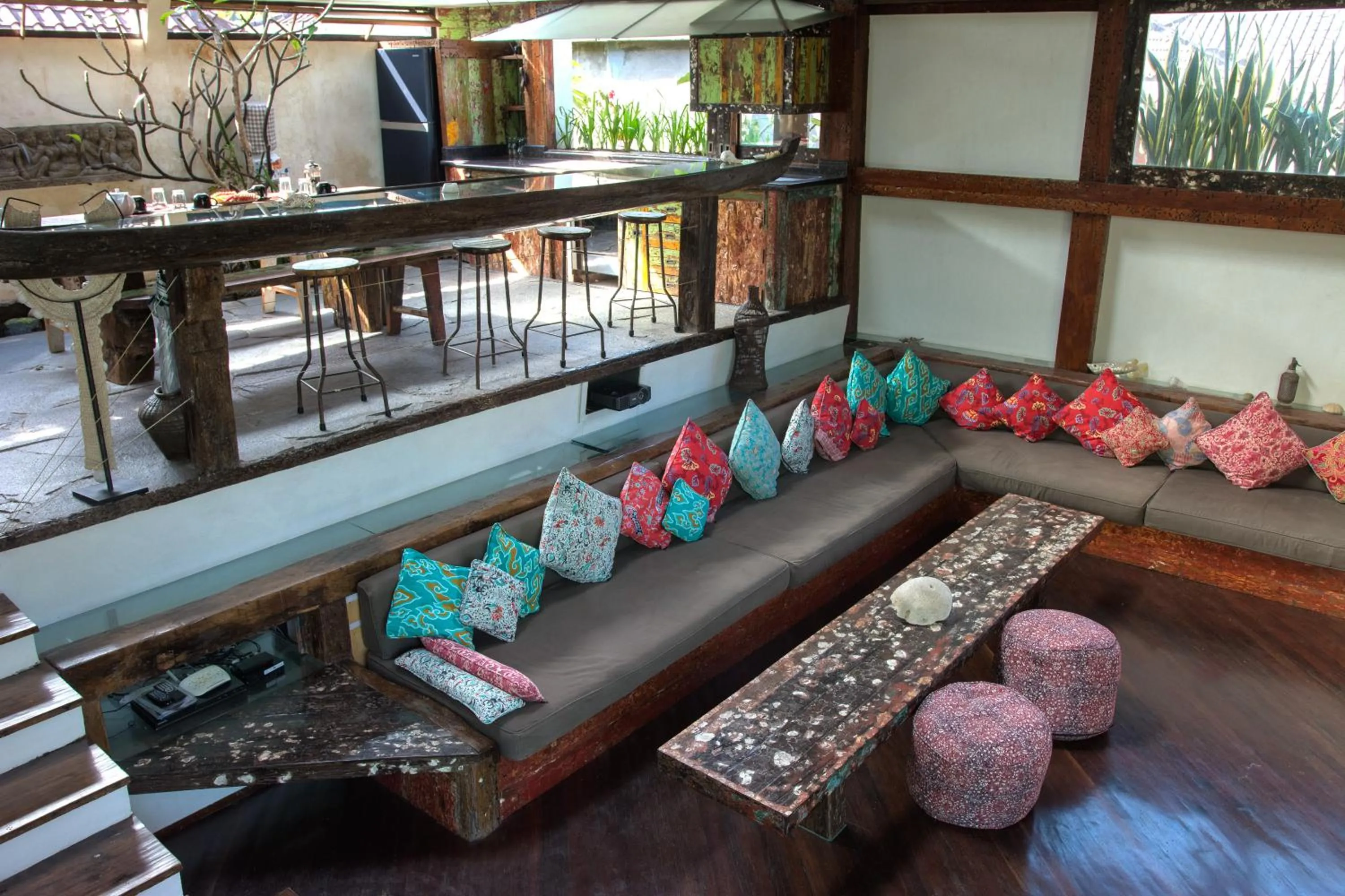 Communal lounge/ TV room in Phinisi Villas - Seminyak Beach