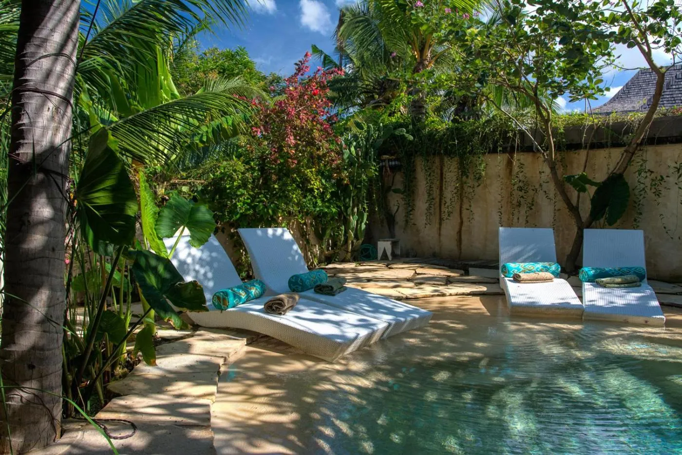 Garden in Phinisi Villas - Seminyak Beach