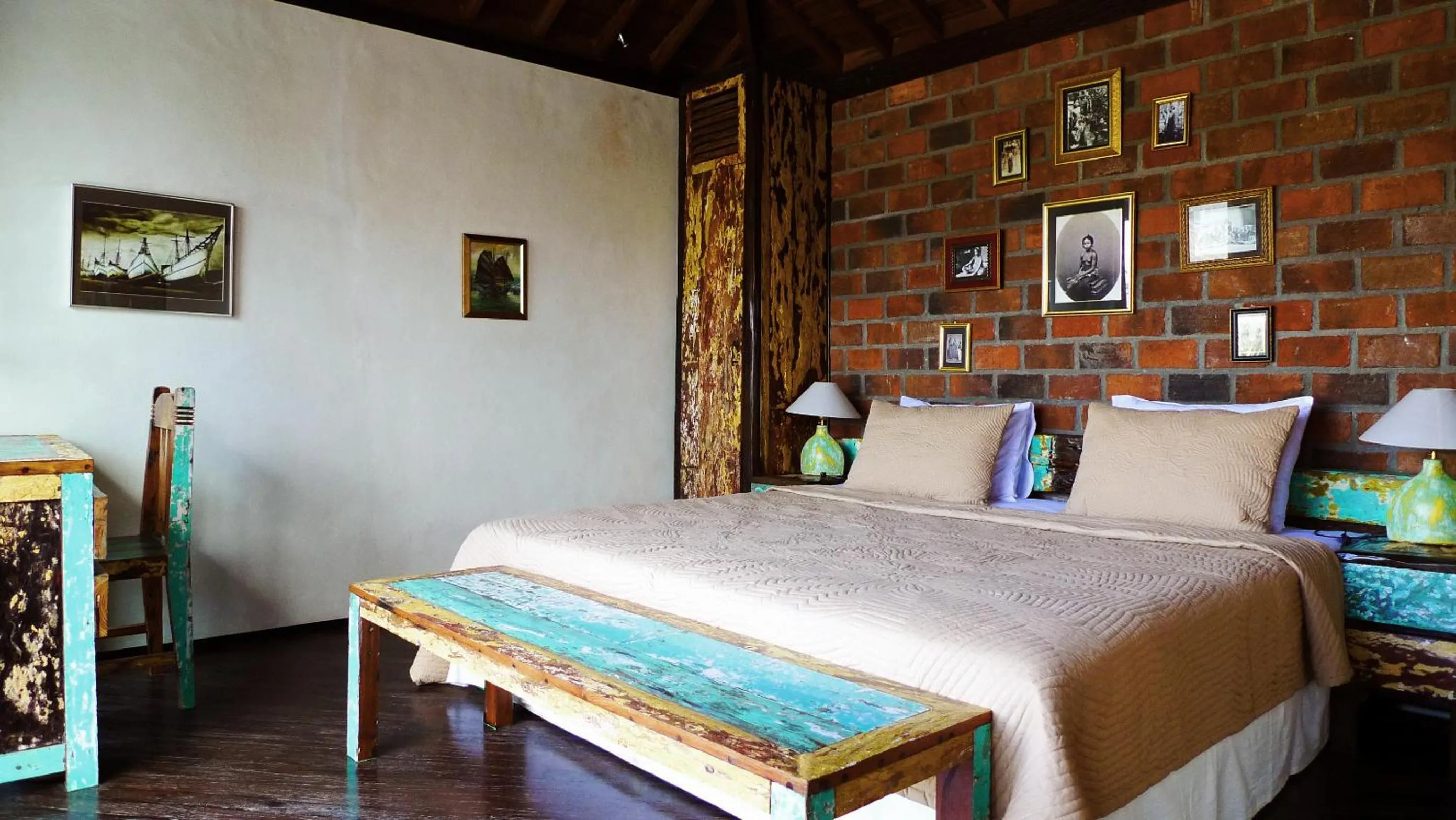 Bed in Phinisi Villas - Seminyak Beach