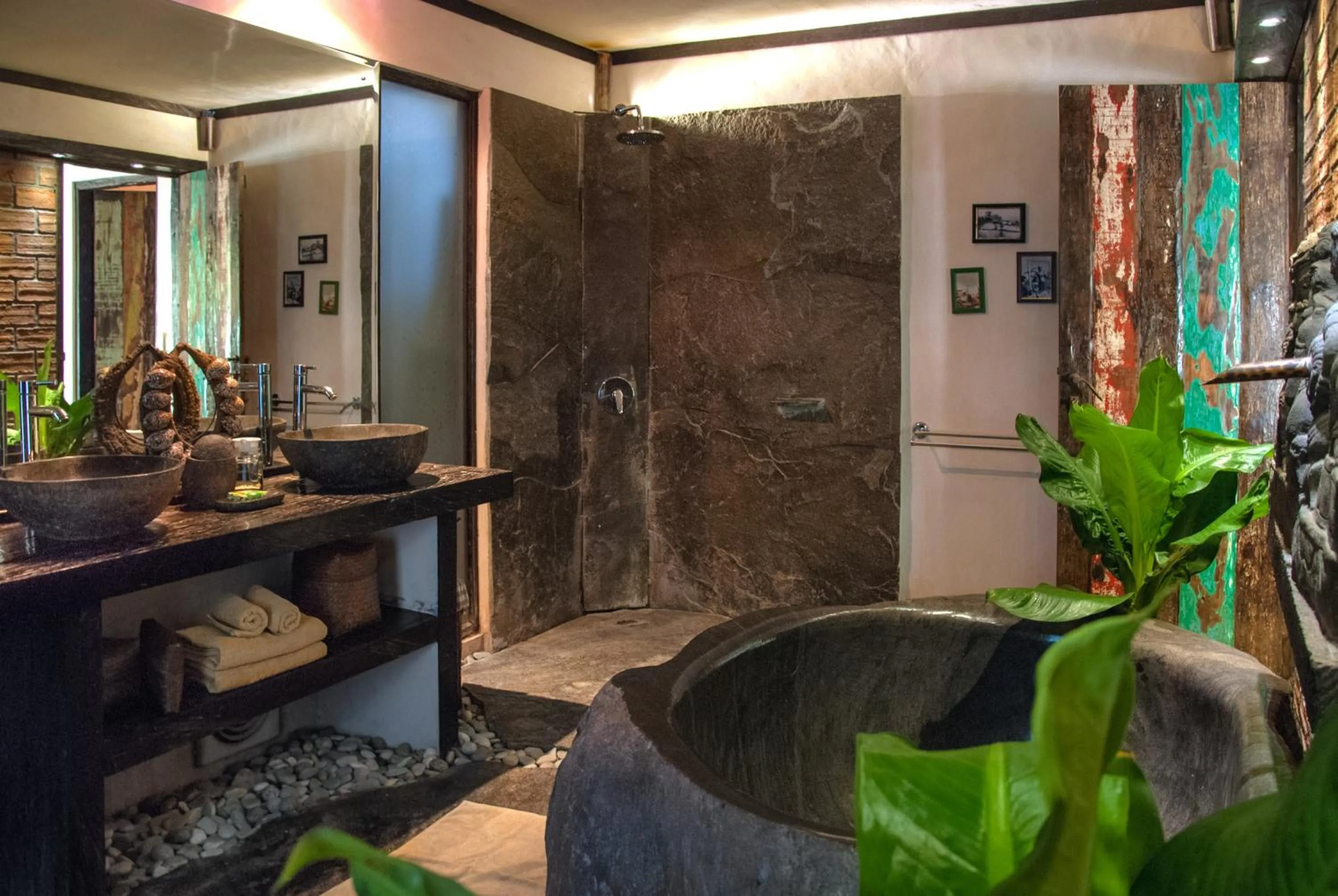Bathroom in Phinisi Villas - Seminyak Beach