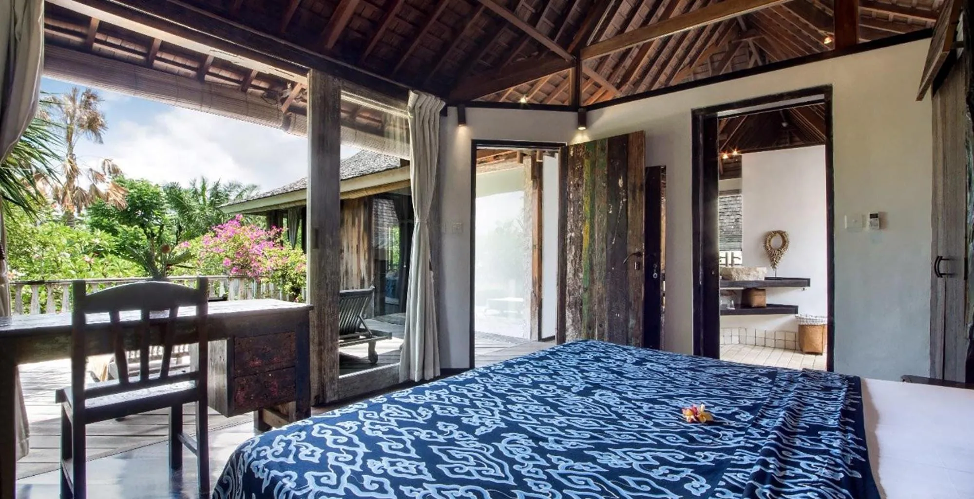 Bed in Phinisi Villas - Seminyak Beach