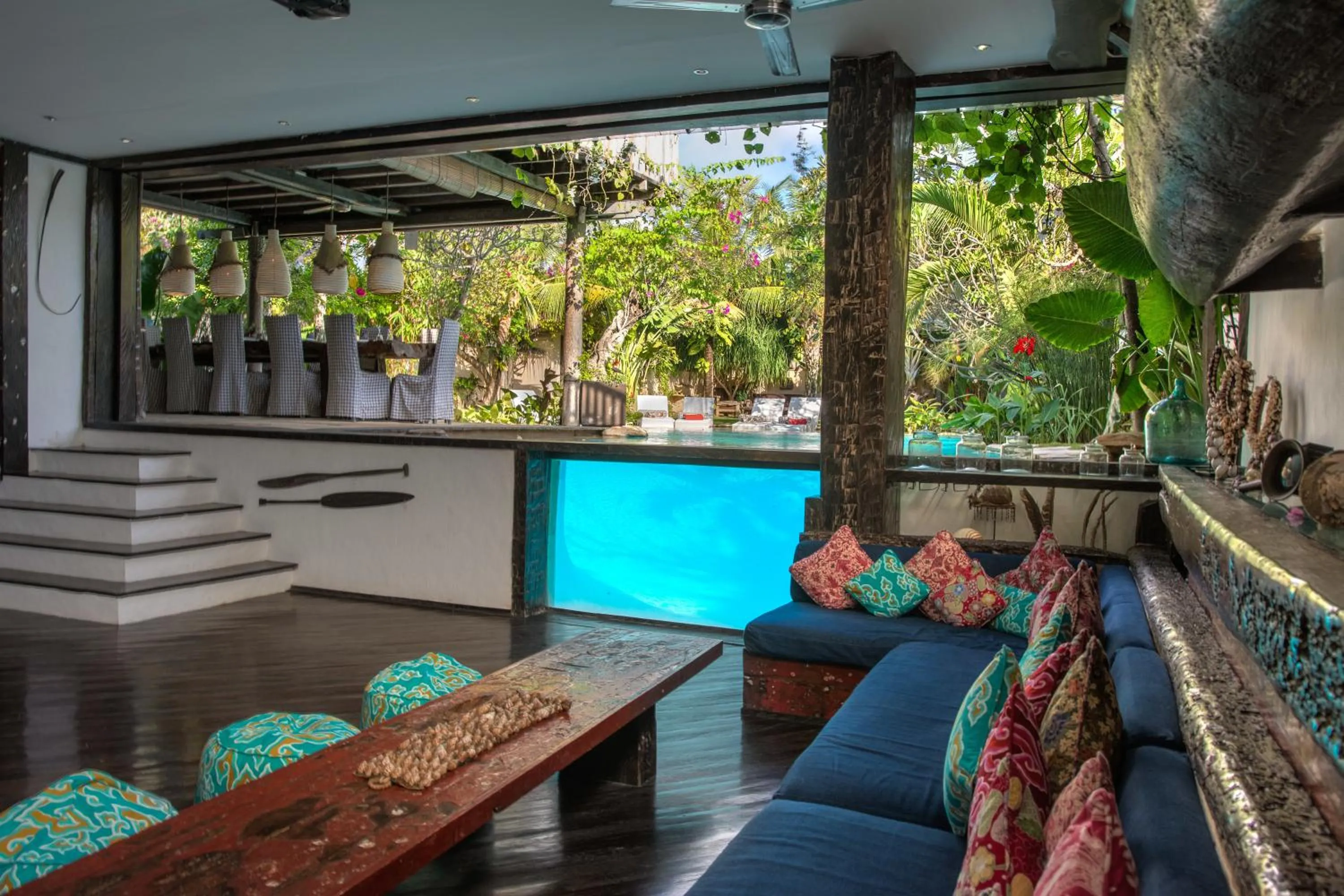 Communal lounge/ TV room in Phinisi Villas - Seminyak Beach