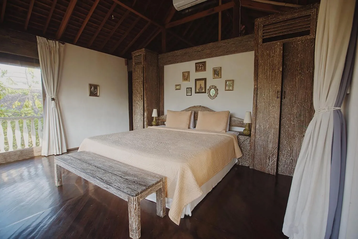 Bed in Phinisi Villas - Seminyak Beach