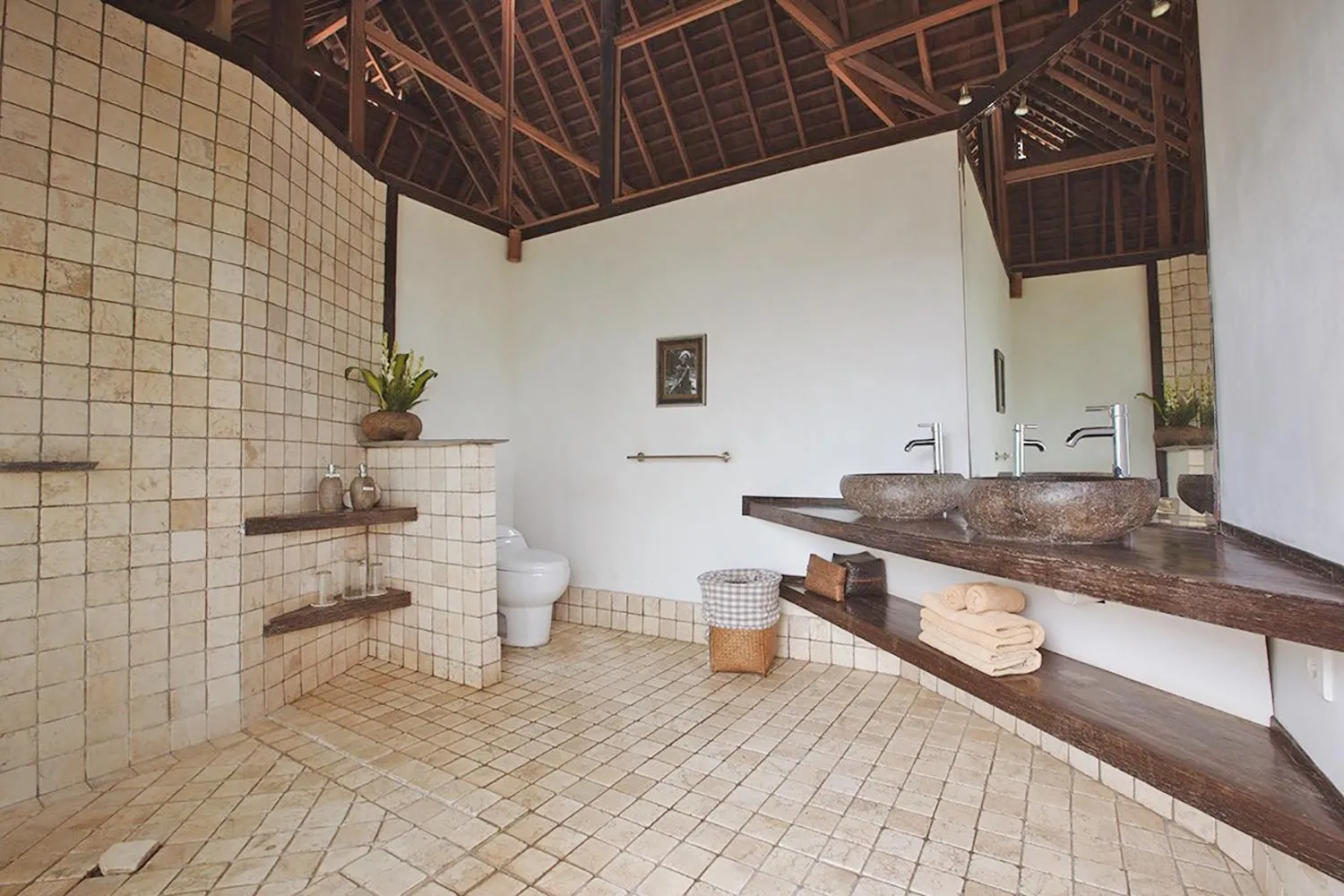 Phinisi Villas - Seminyak Beach