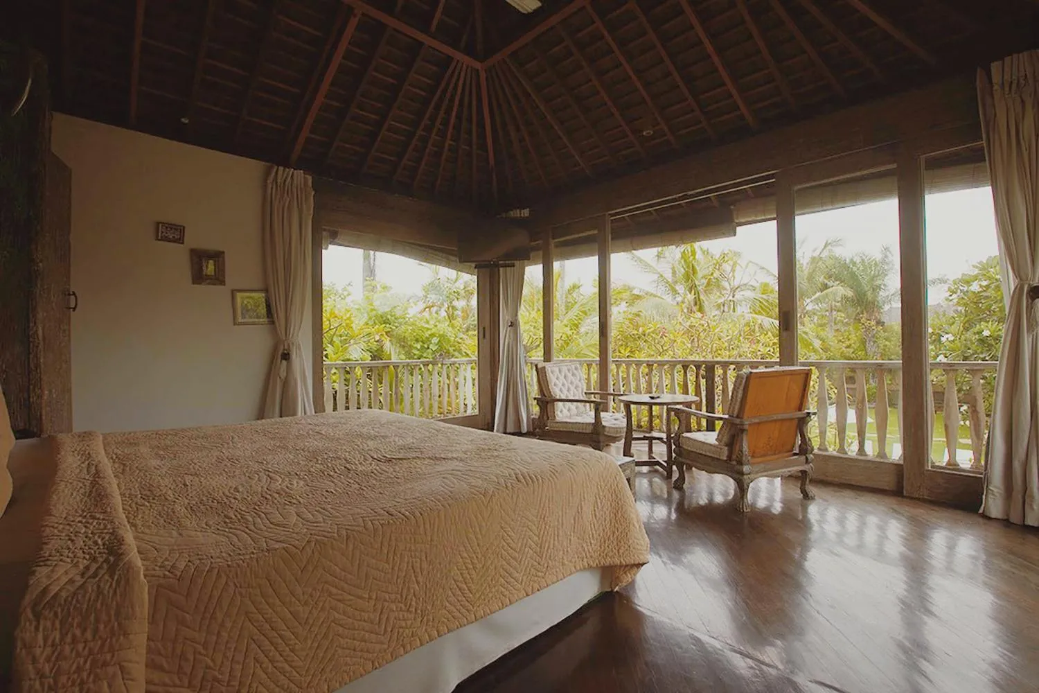 Bed in Phinisi Villas - Seminyak Beach