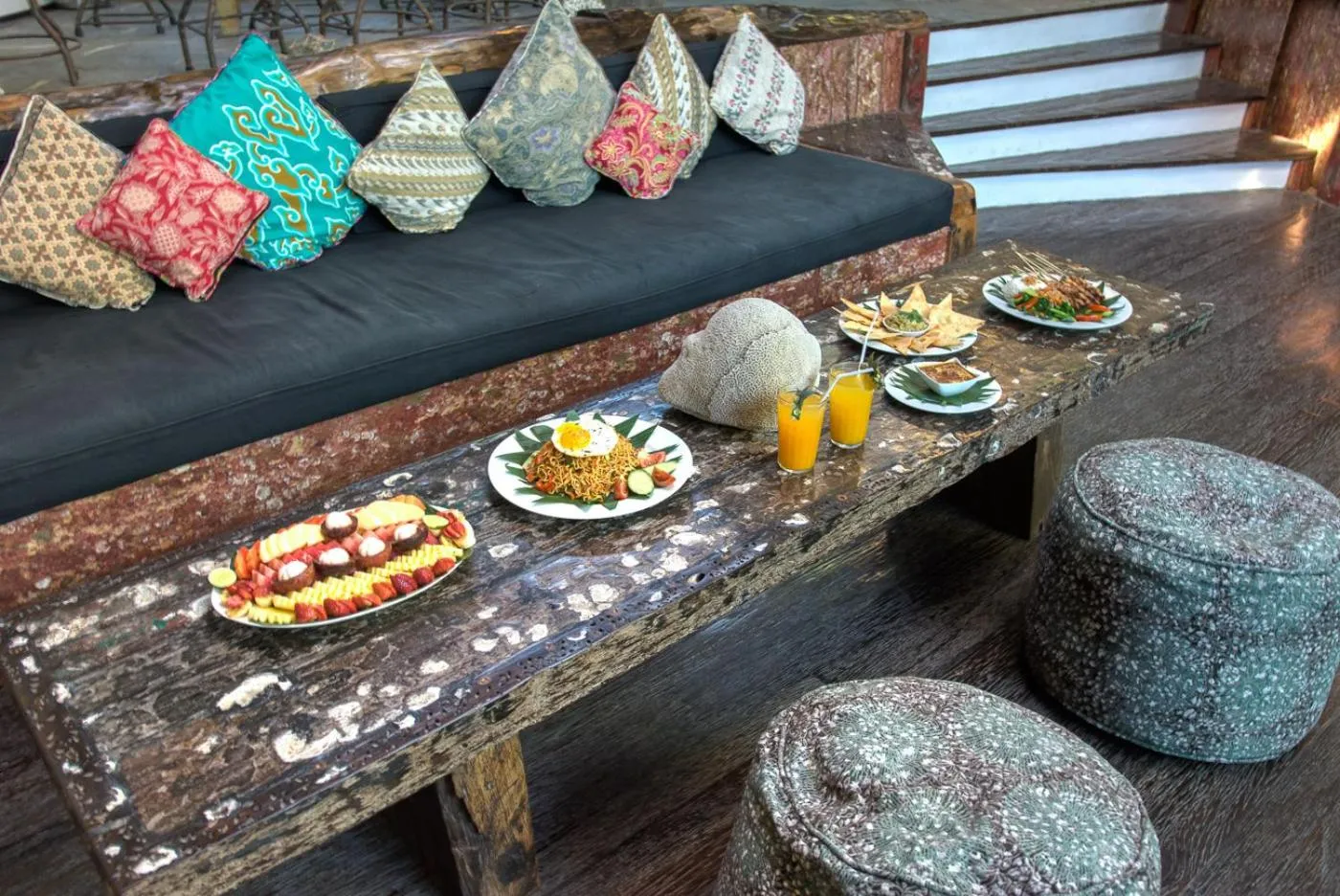 Communal lounge/ TV room in Phinisi Villas - Seminyak Beach