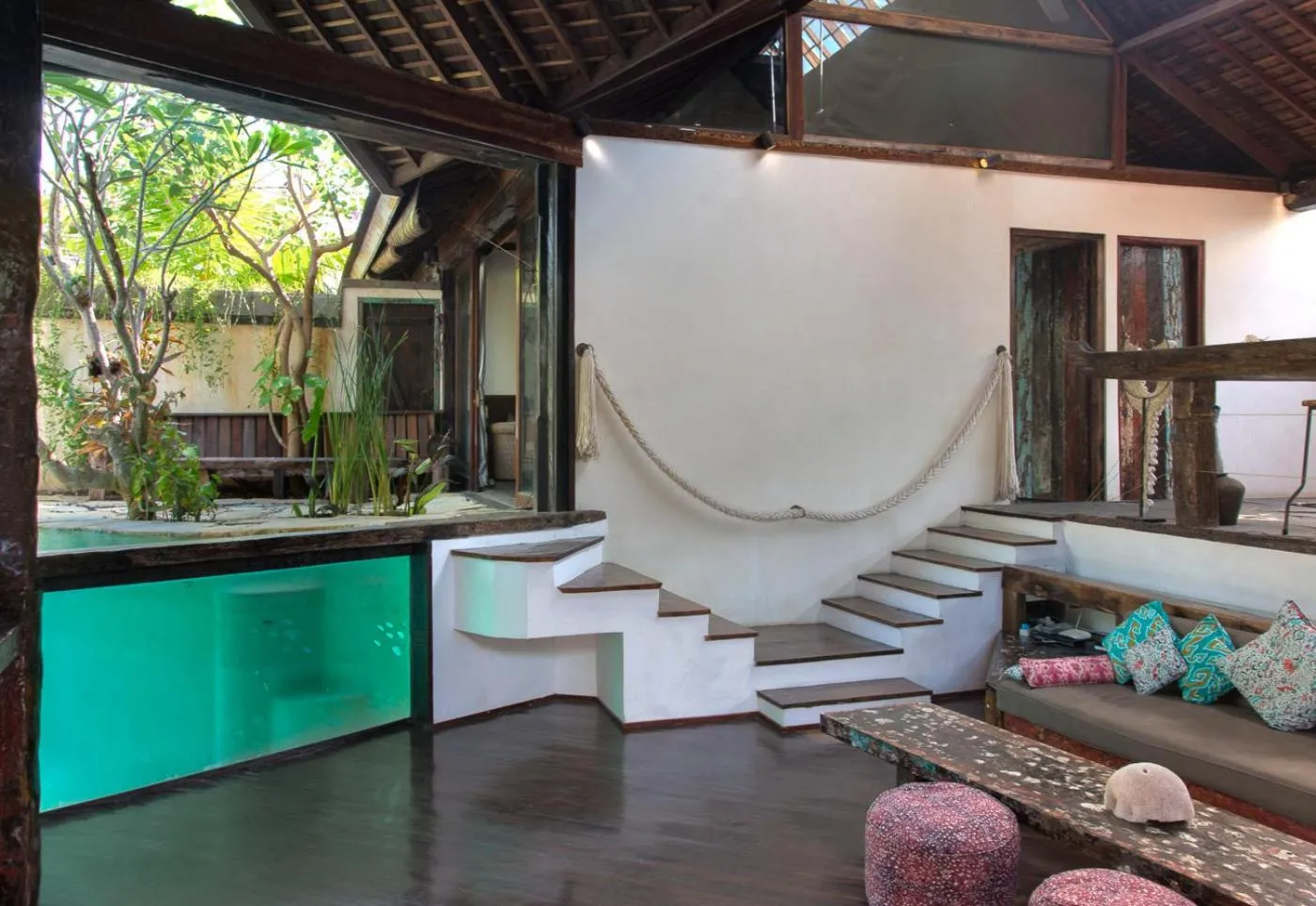 Communal lounge/ TV room in Phinisi Villas - Seminyak Beach