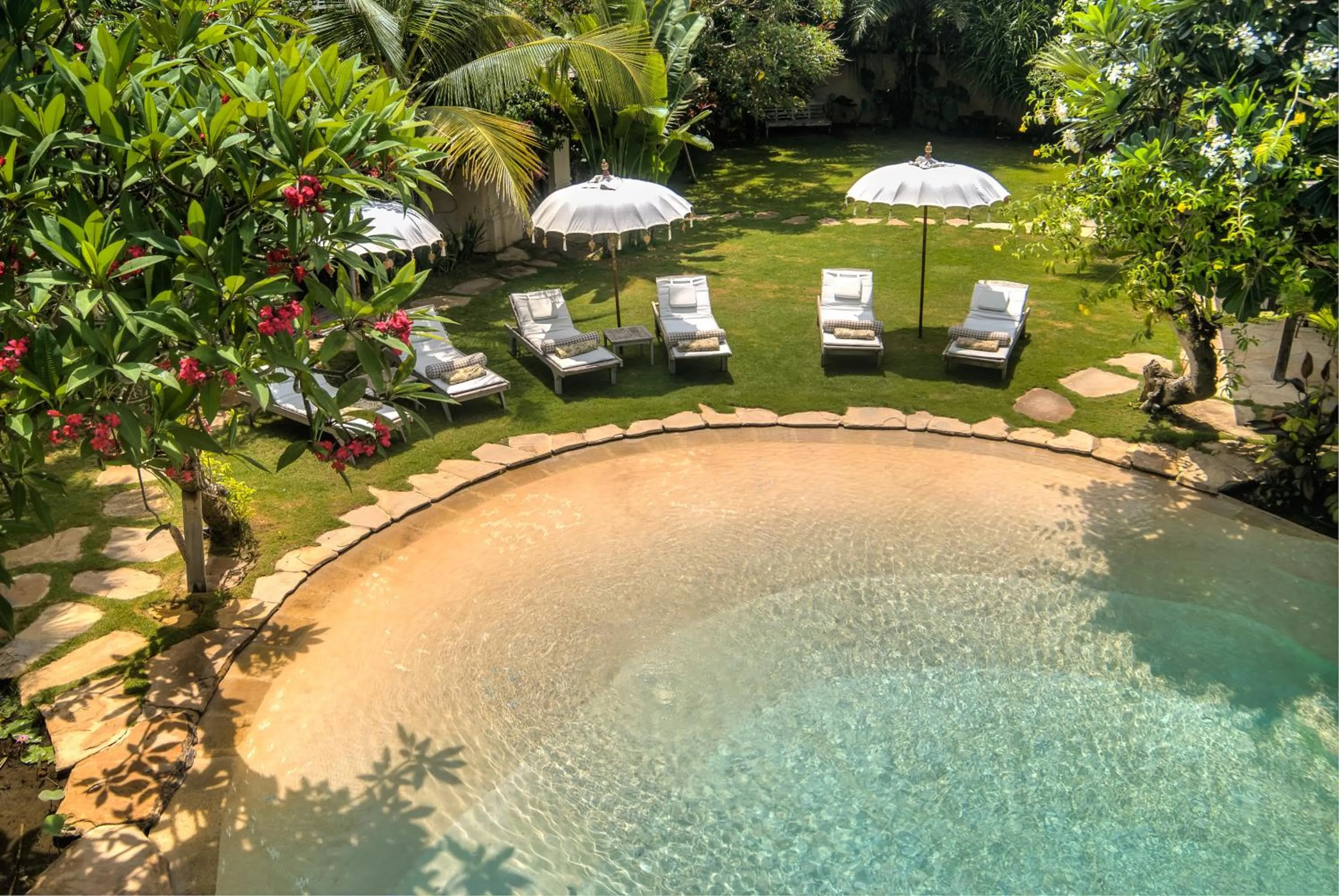 Day in Phinisi Villas - Seminyak Beach