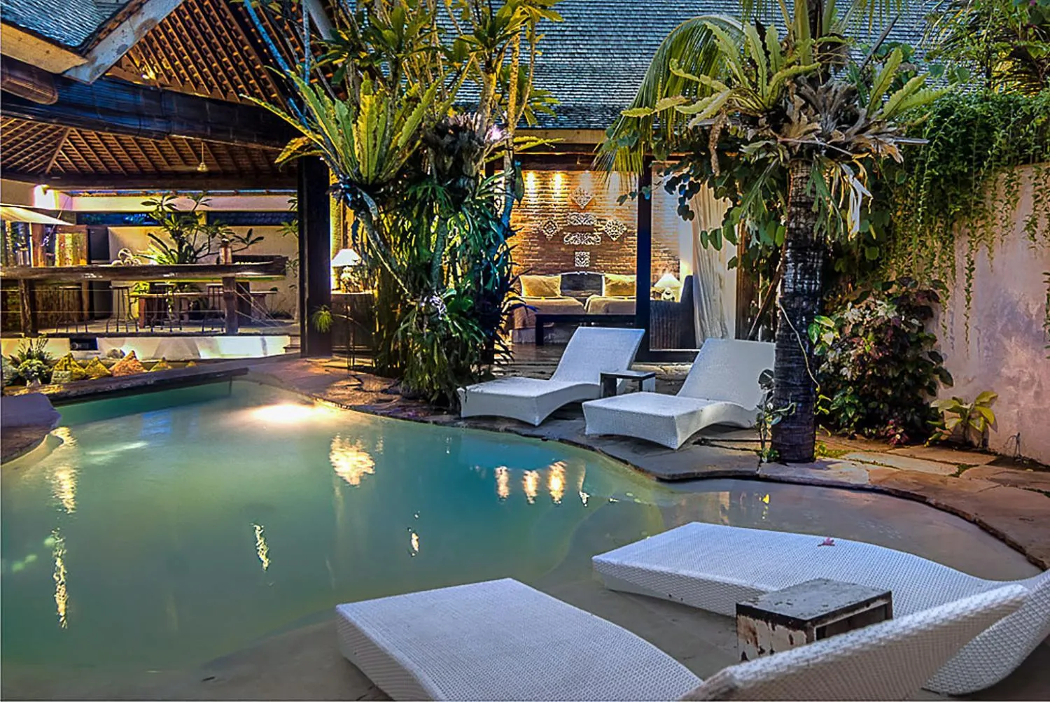 Phinisi Villas - Seminyak Beach