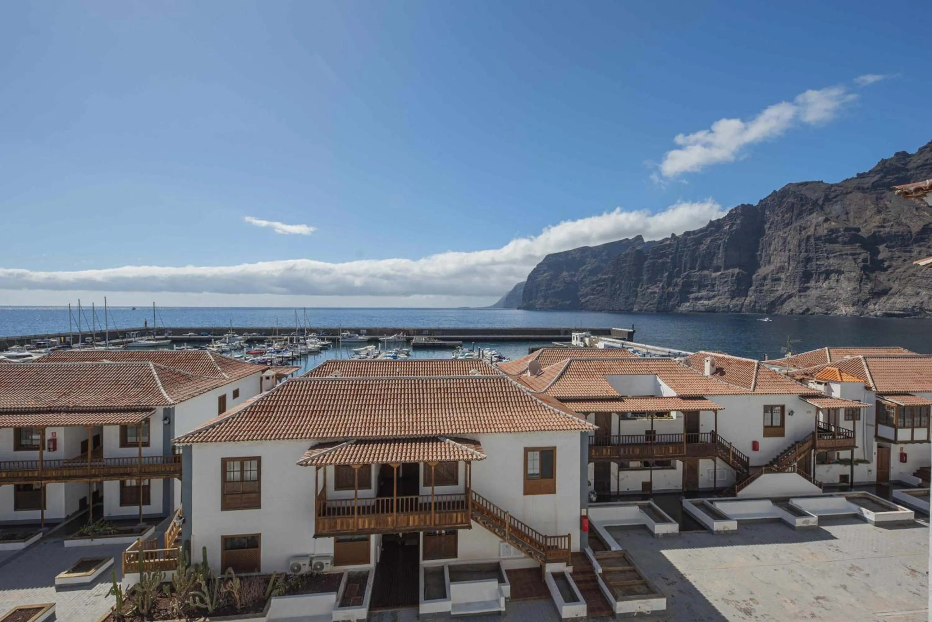 Ático Los Gigantes Vistas+WIFI 600 Mbps + Playa