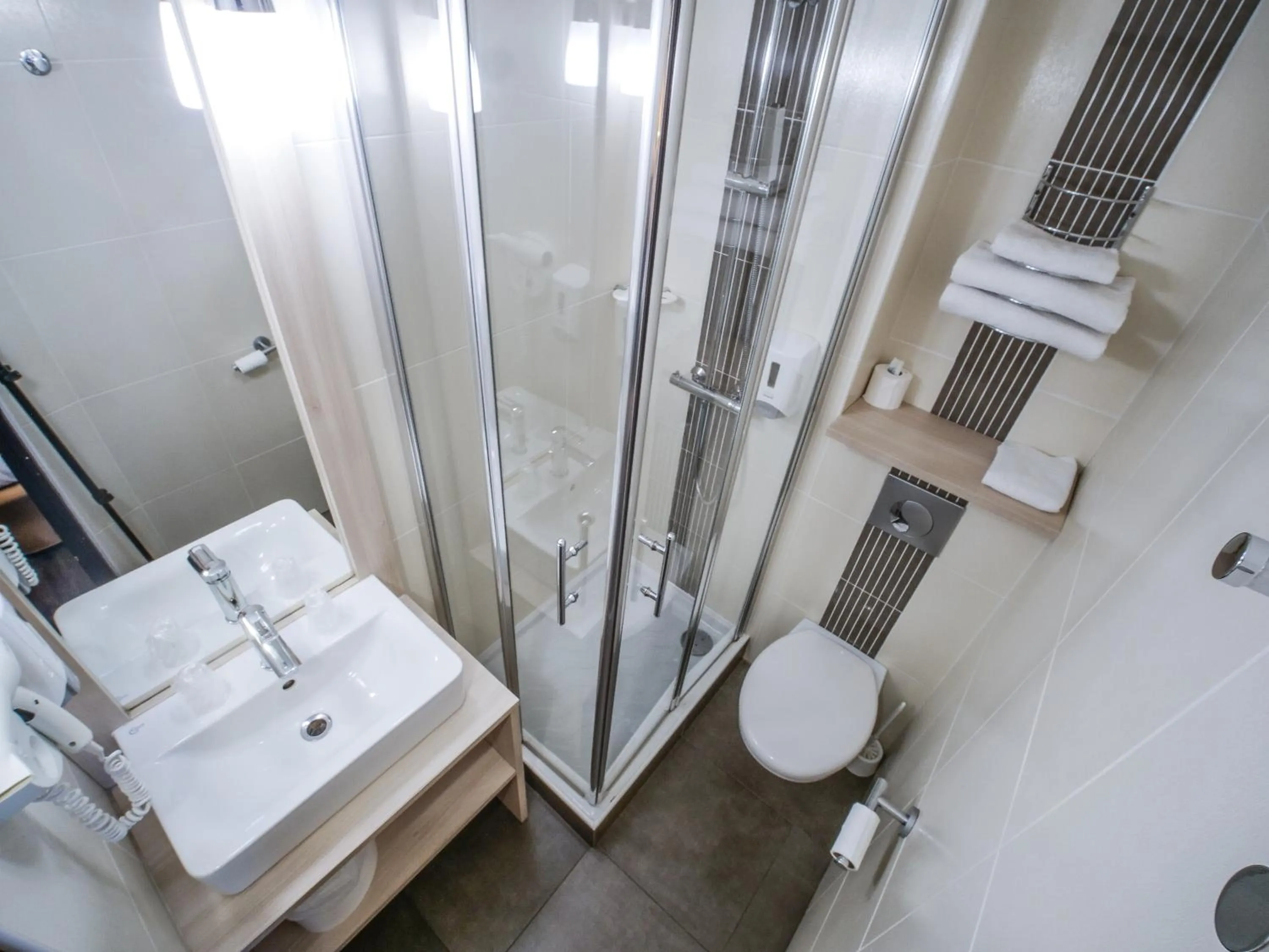 Shower in Hotel Inn Design Resto Novo Challans
