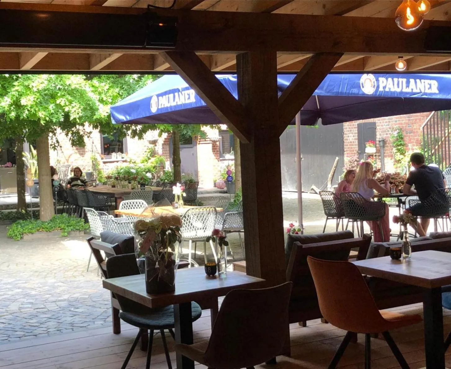 Patio in Bon Vert B&B en Café