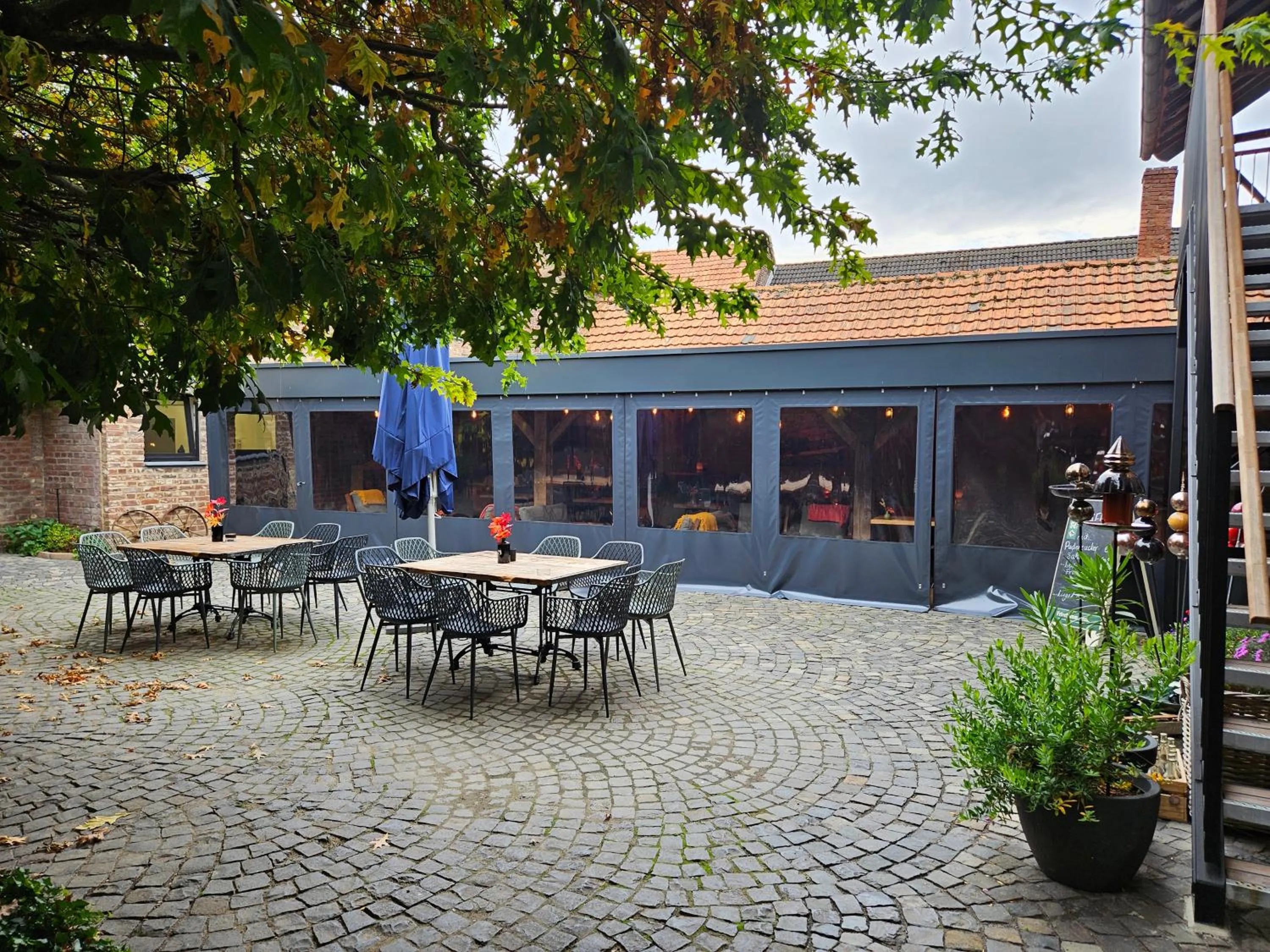 Patio in Bon Vert B&B en Café