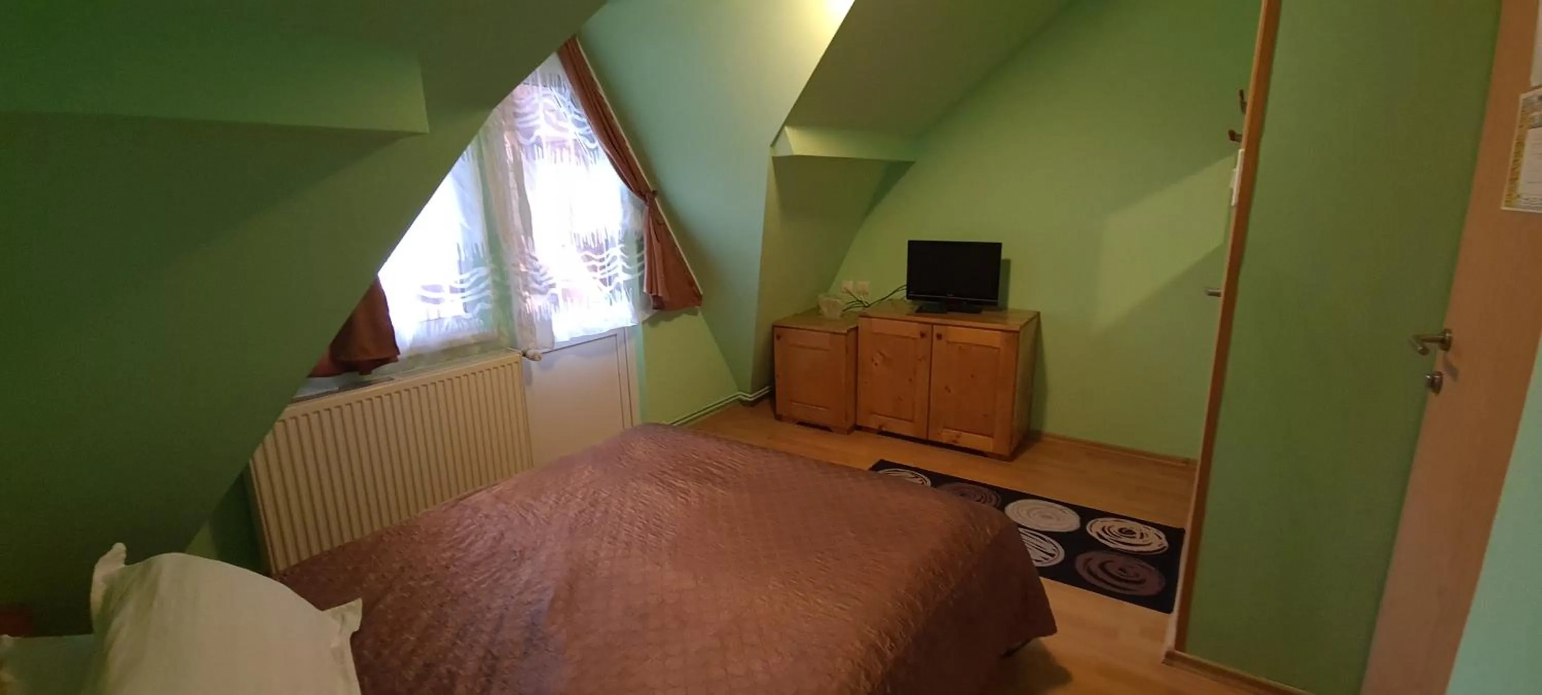 Bed in Pensiunea Aurora - Great Hostel Voineasa