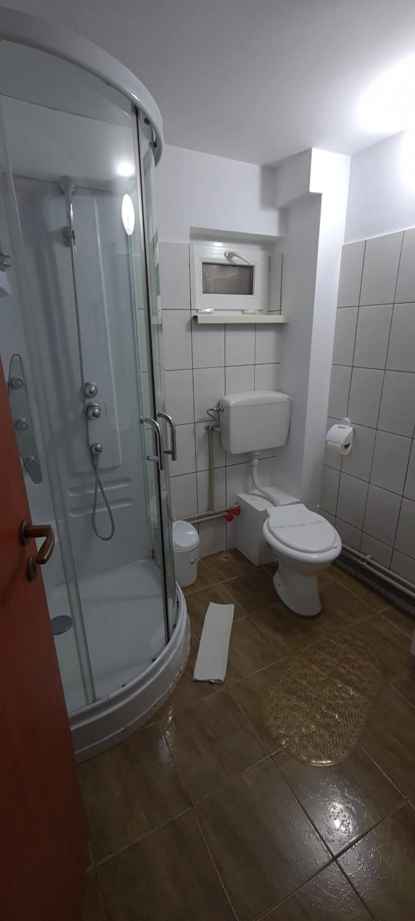 Bathroom in Pensiunea Aurora - Great Hostel Voineasa