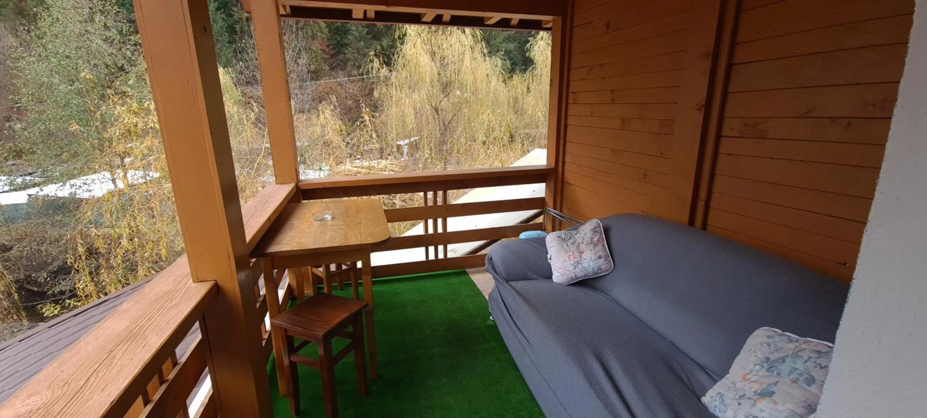 Balcony/Terrace in Pensiunea Aurora - Great Hostel Voineasa