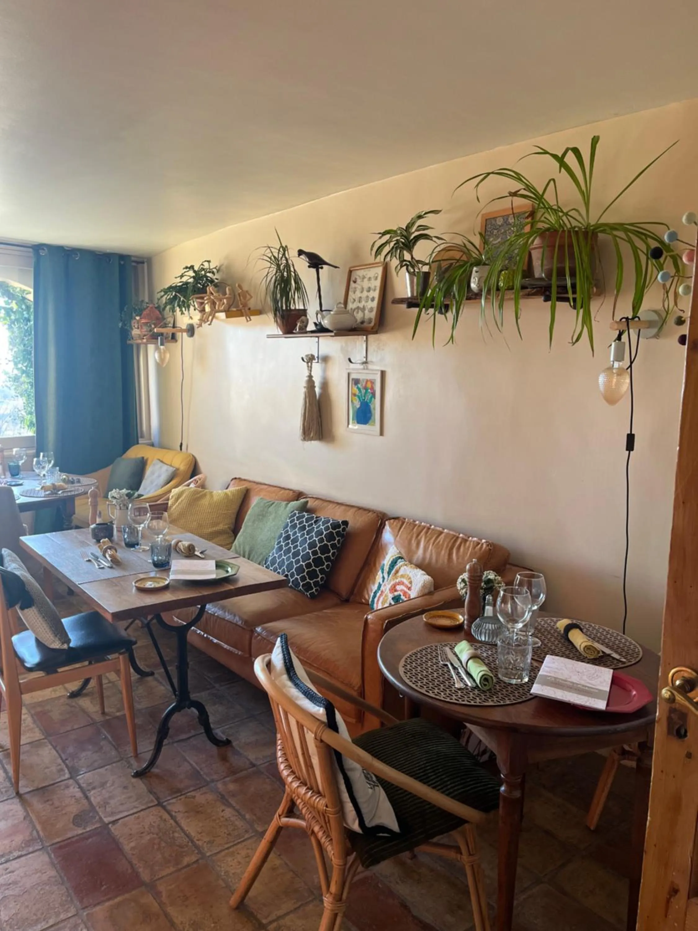 Restaurant/places to eat in La Treille Muscate