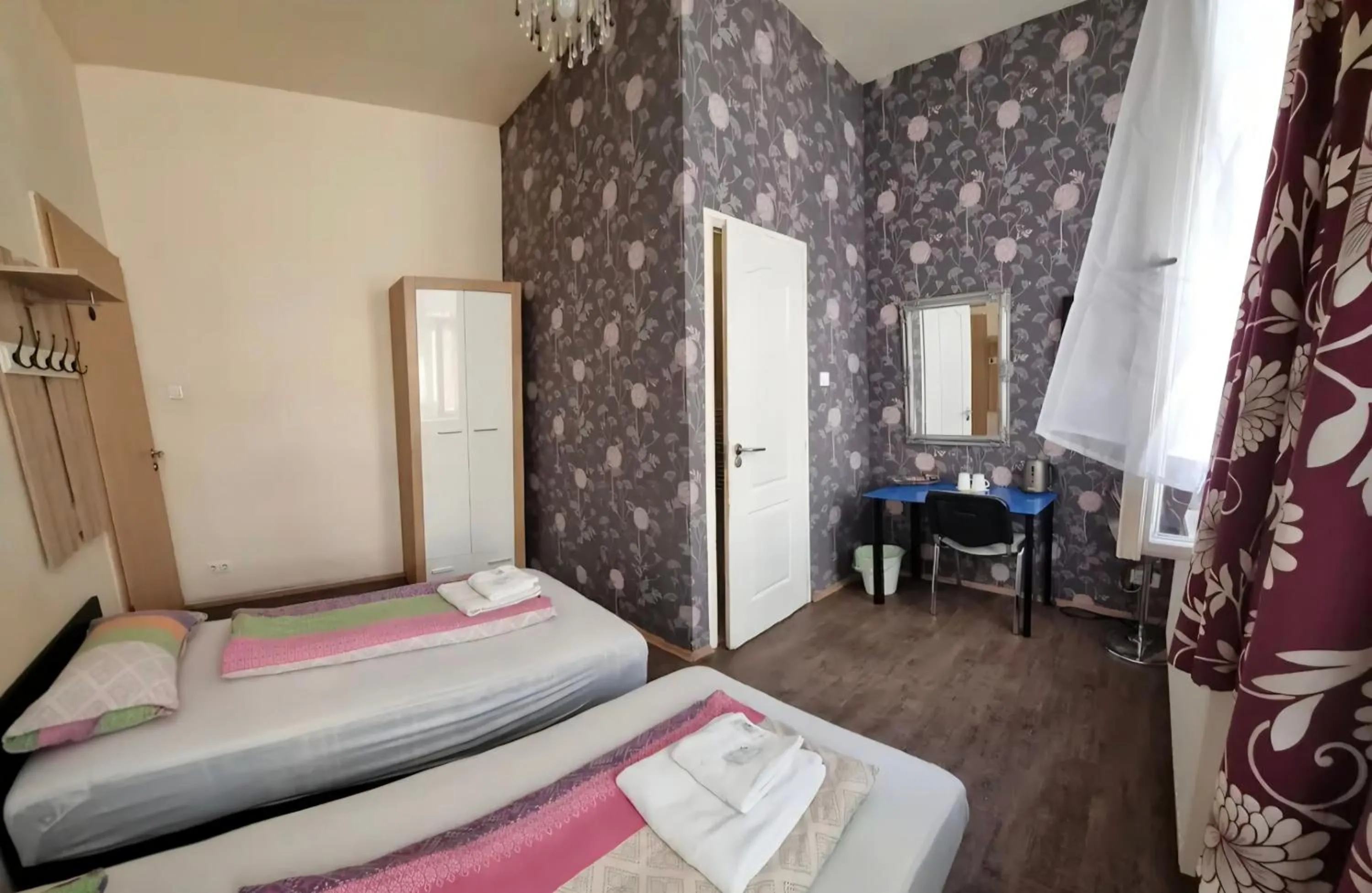 Bedroom, Bed in Garden House