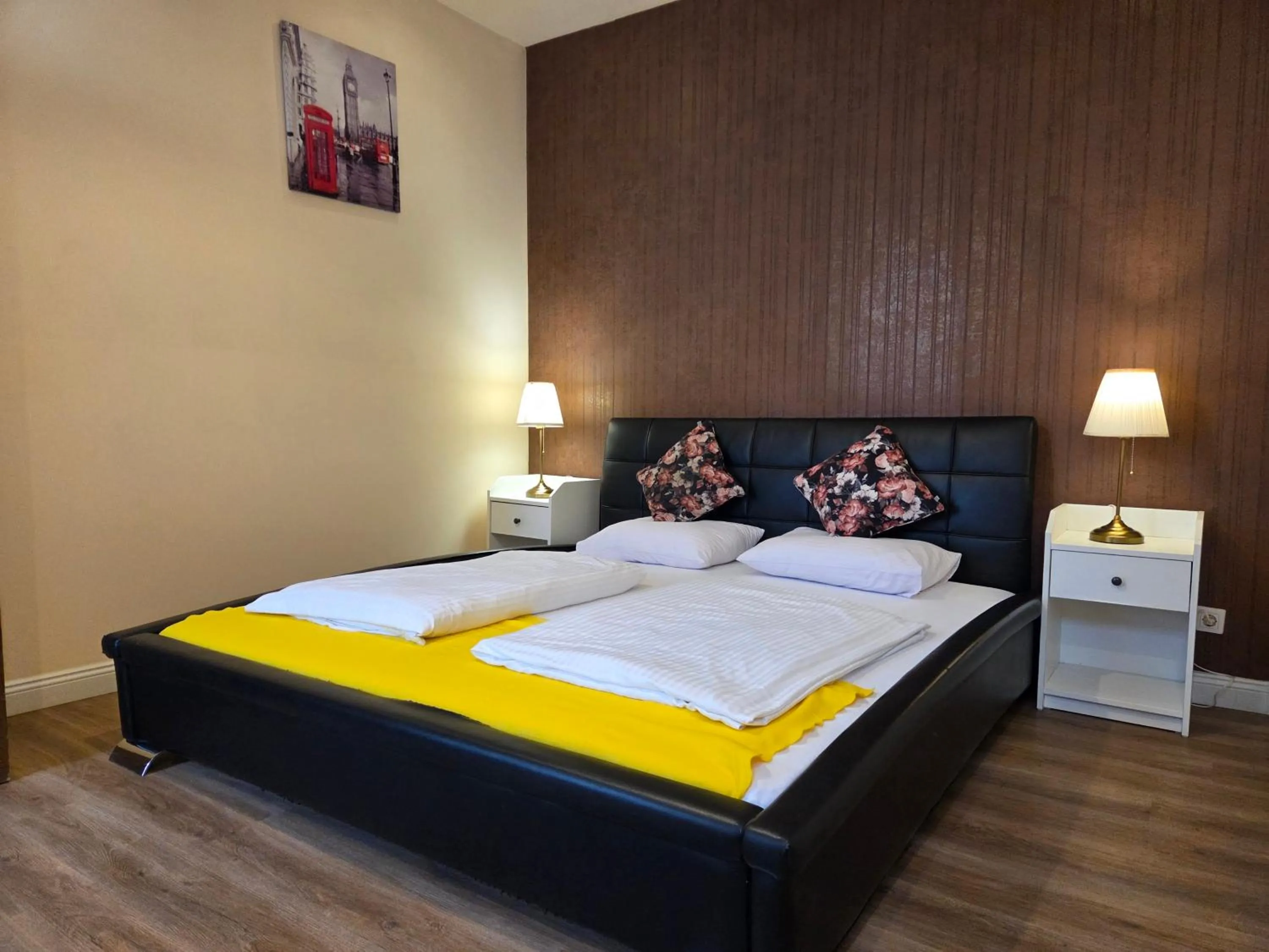 Bedroom, Bed in Garden House