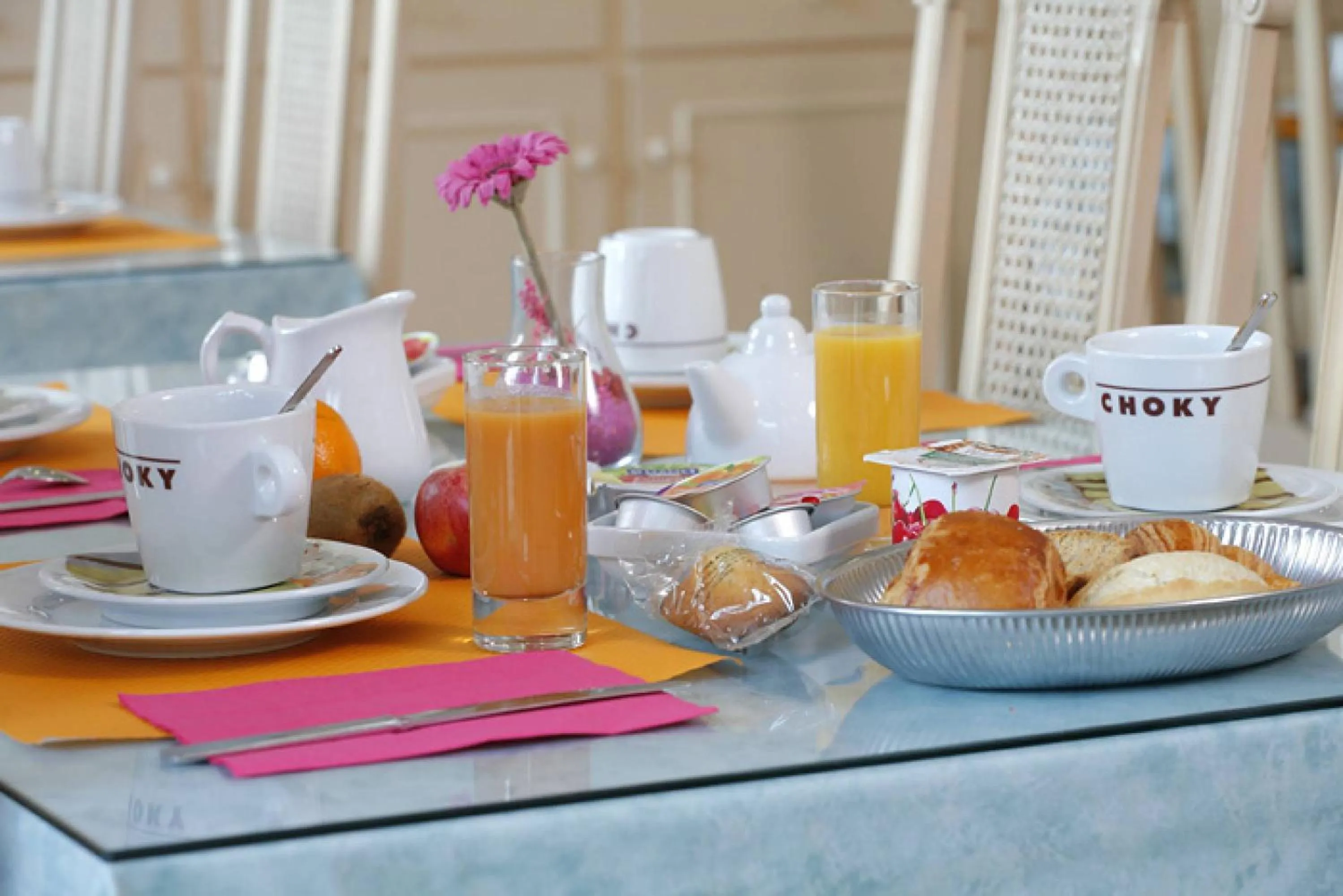 Buffet breakfast in The Originals City, Hôtel Villancourt, Grenoble Sud