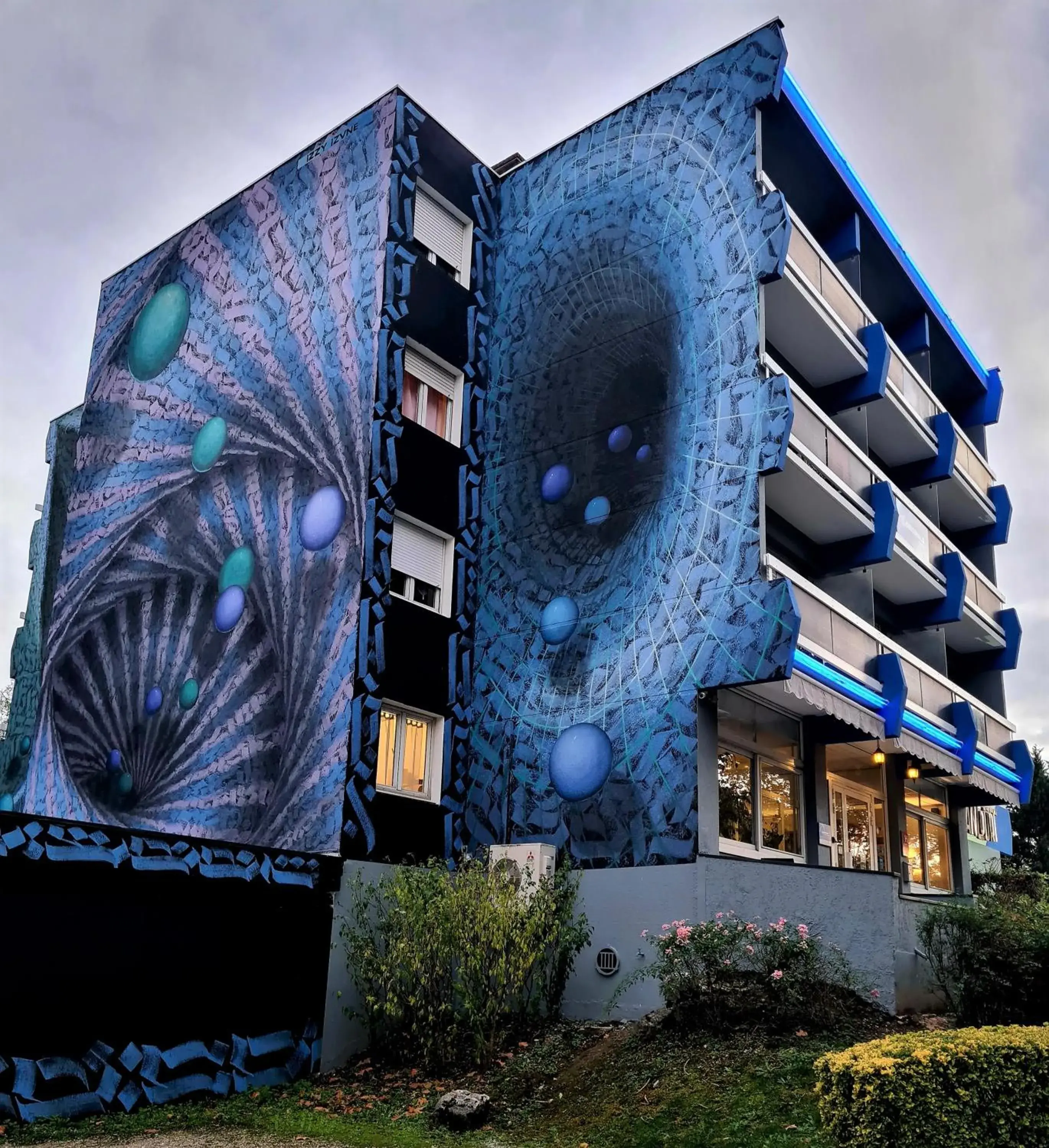 Property building in The Originals City, Hôtel Villancourt, Grenoble Sud Property building in The Originals City, Hôtel Villancourt, Grenoble Sud