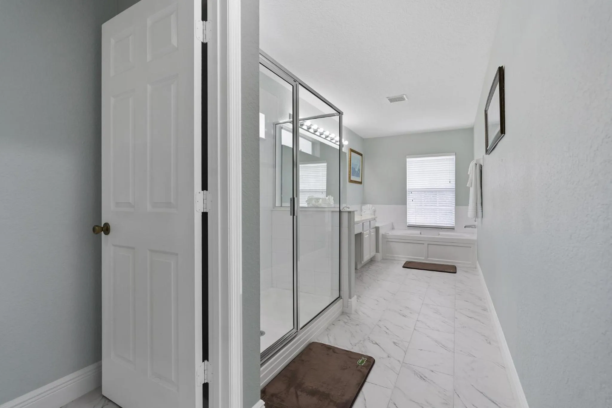 Bathroom, Bed in WindsorHills Villa Pool Resort Amenities Minutes to Disney