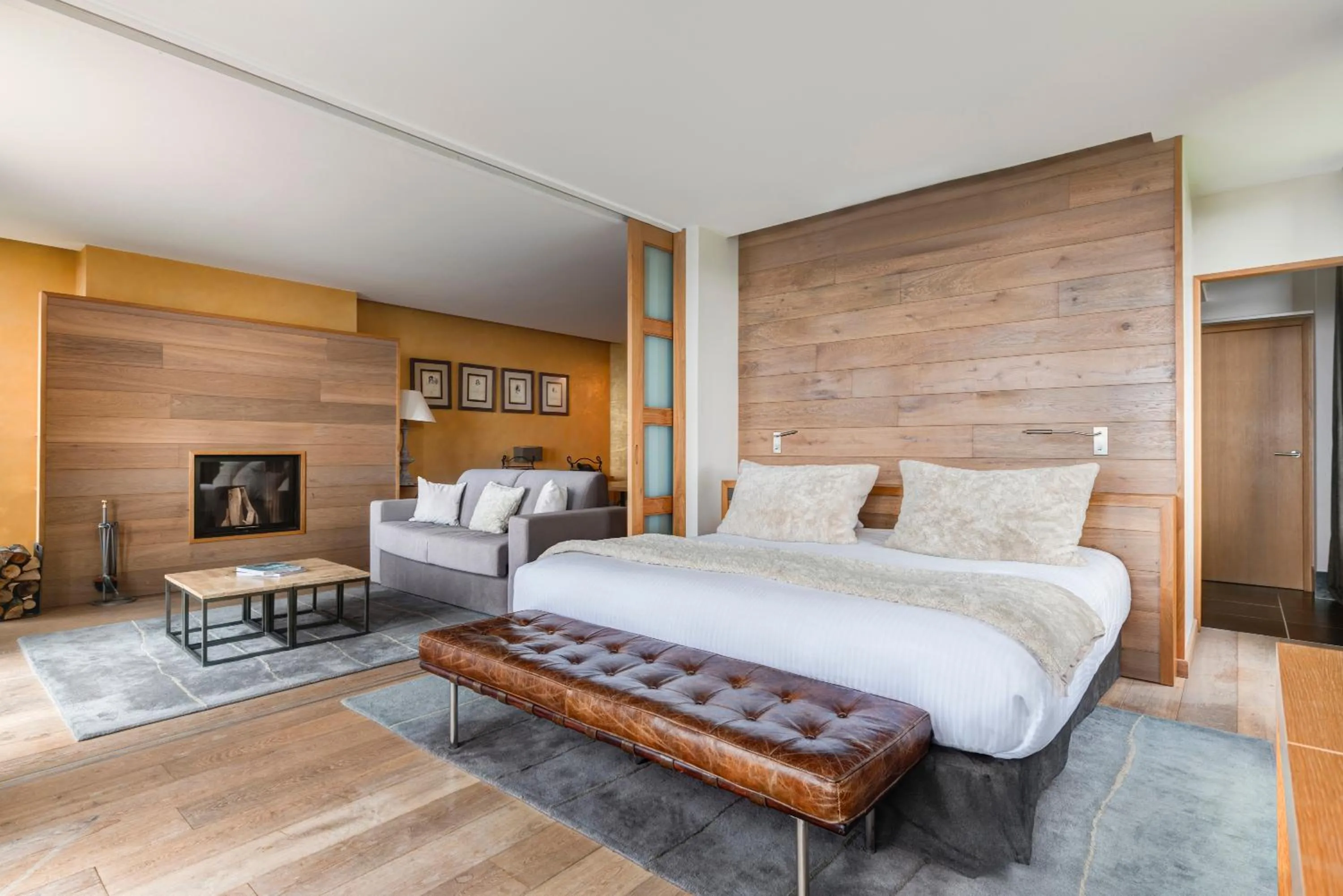 Bed in Château des Avenieres - Relais & Châteaux