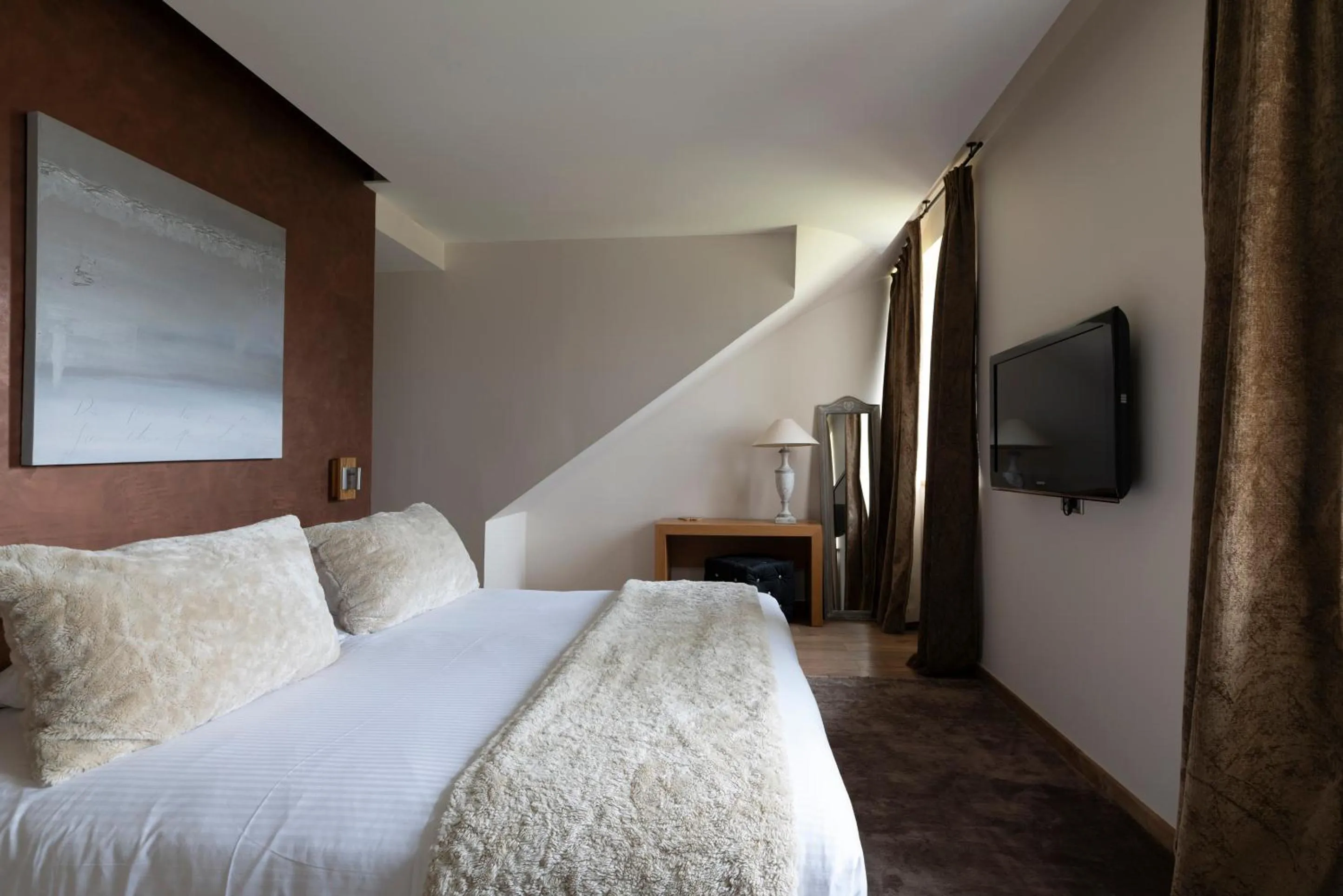 Bed in Château des Avenieres - Relais & Châteaux