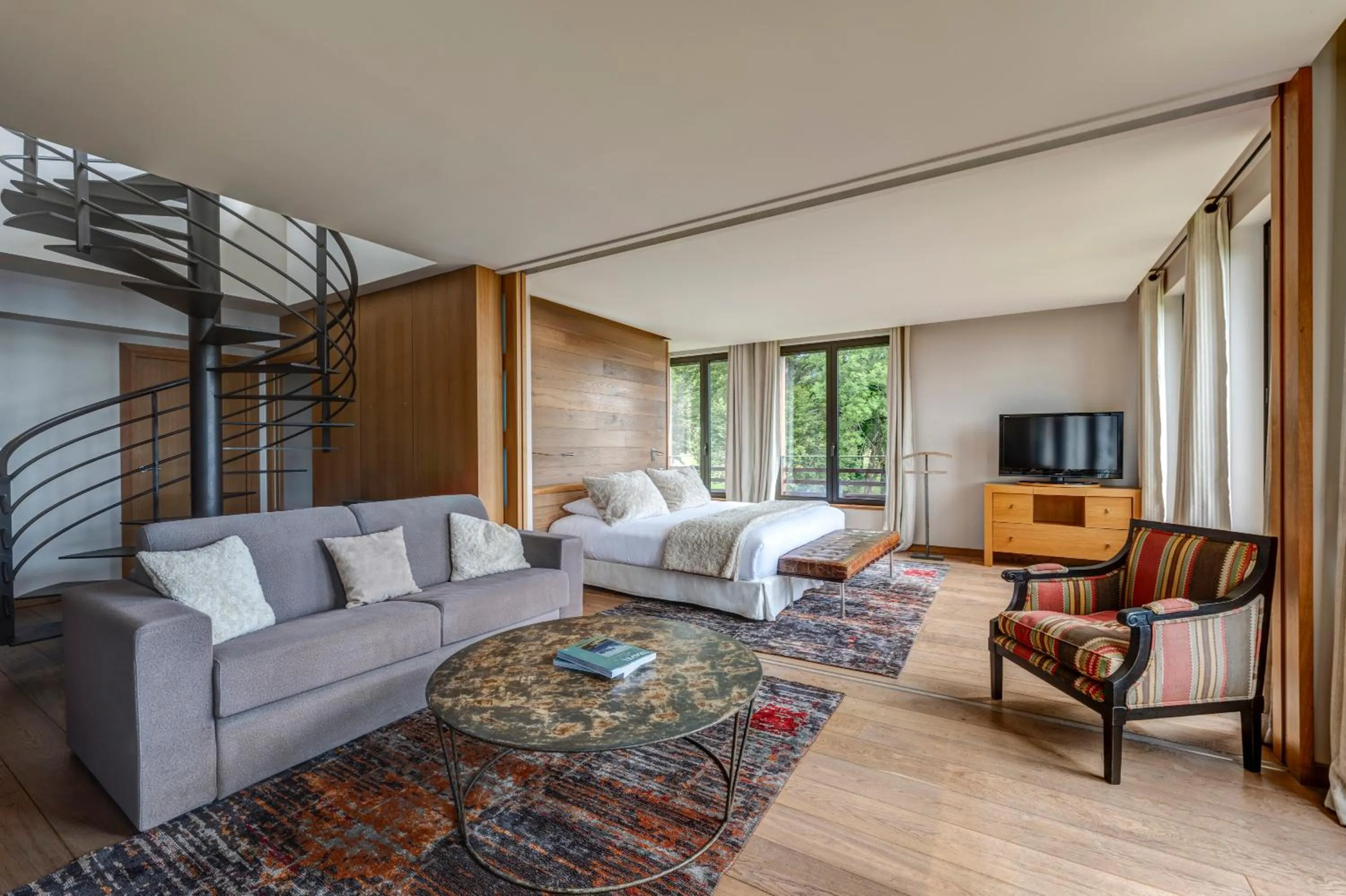 Bed in Château des Avenieres - Relais & Châteaux