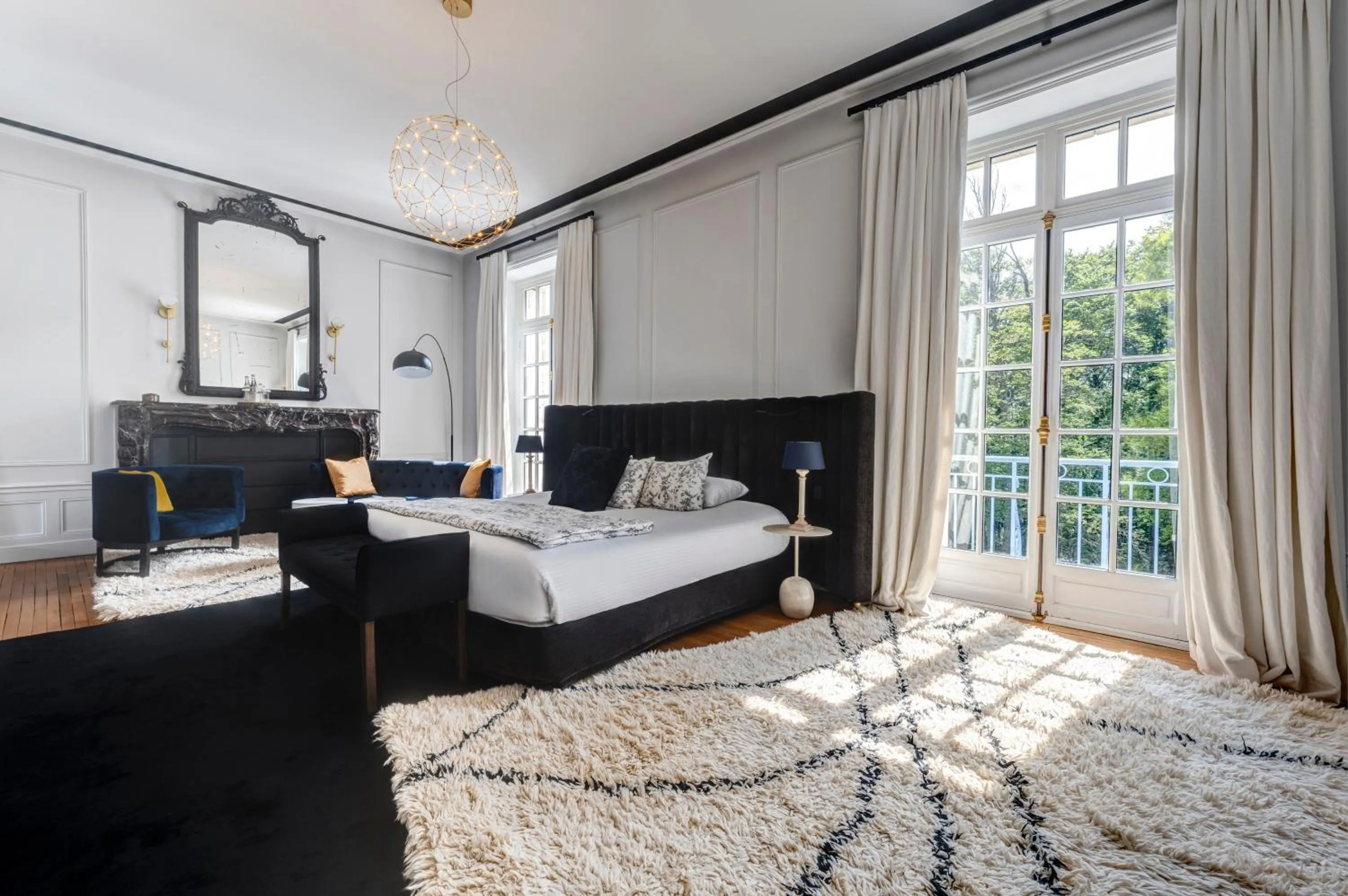 Bed in Château des Avenieres - Relais & Châteaux