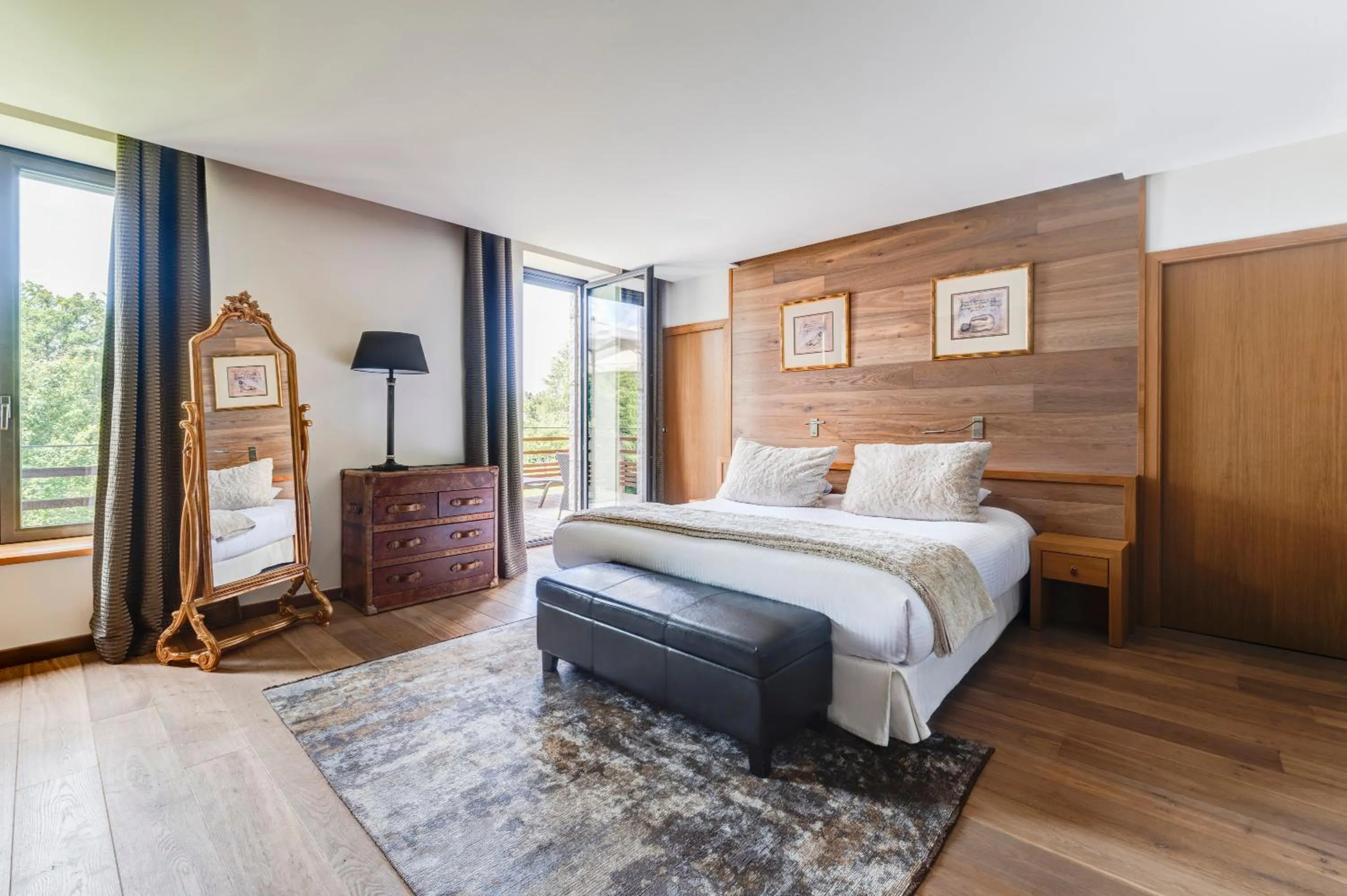 Bed in Château des Avenieres - Relais & Châteaux