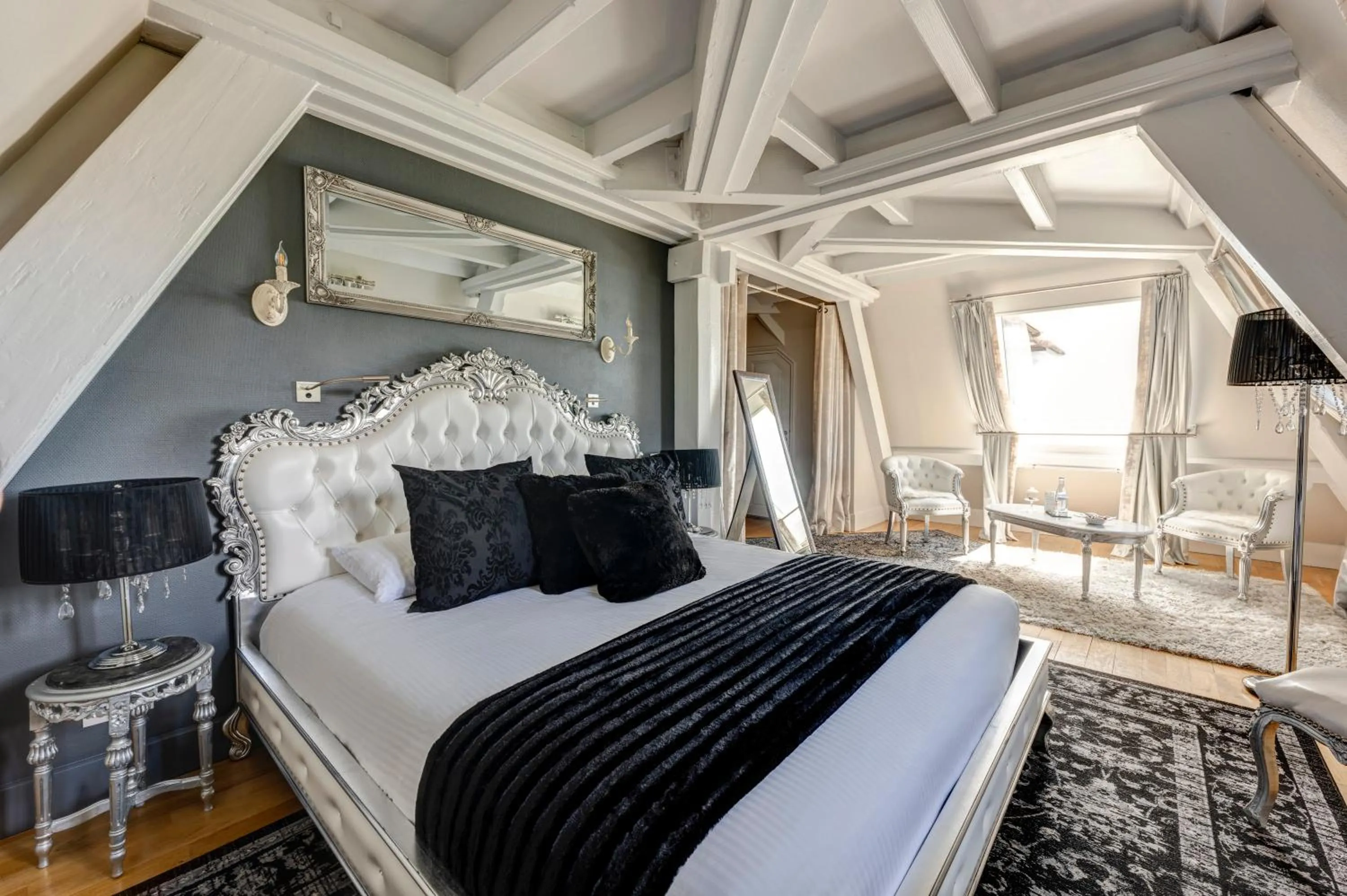 Bed in Château des Avenieres - Relais & Châteaux