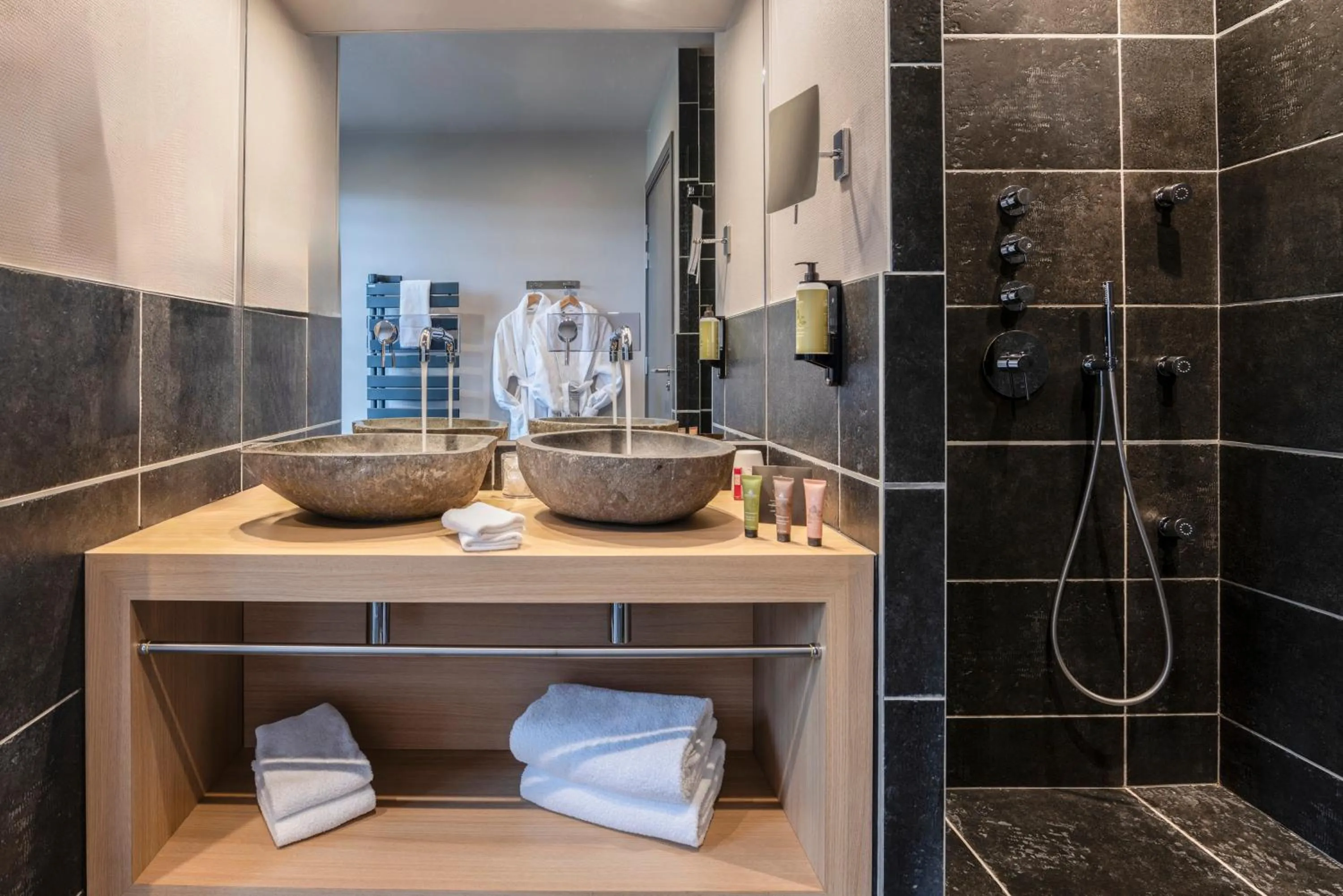 Shower in Château des Avenieres - Relais & Châteaux