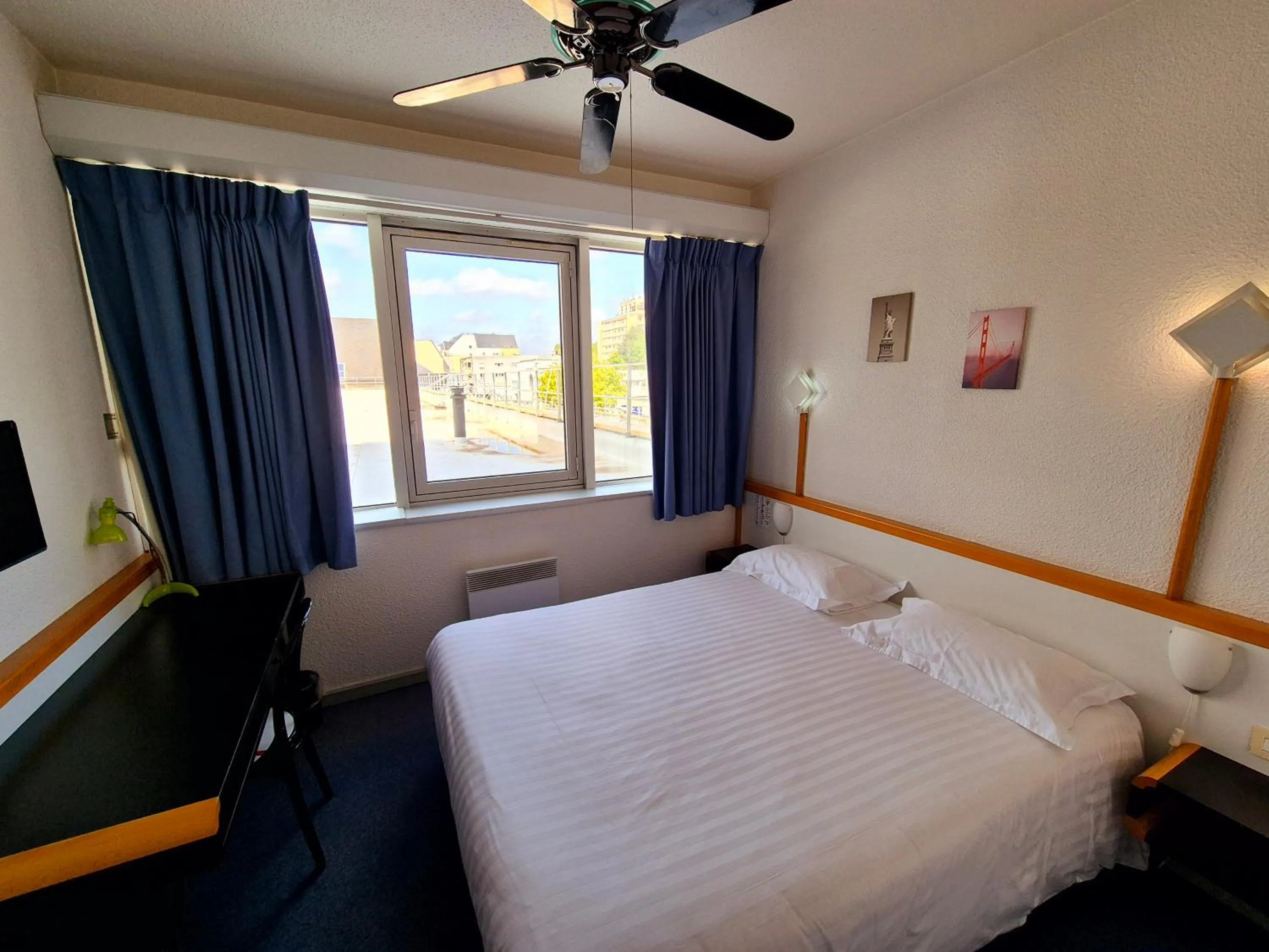 Photo of the whole room, Bed in Arche Hotel