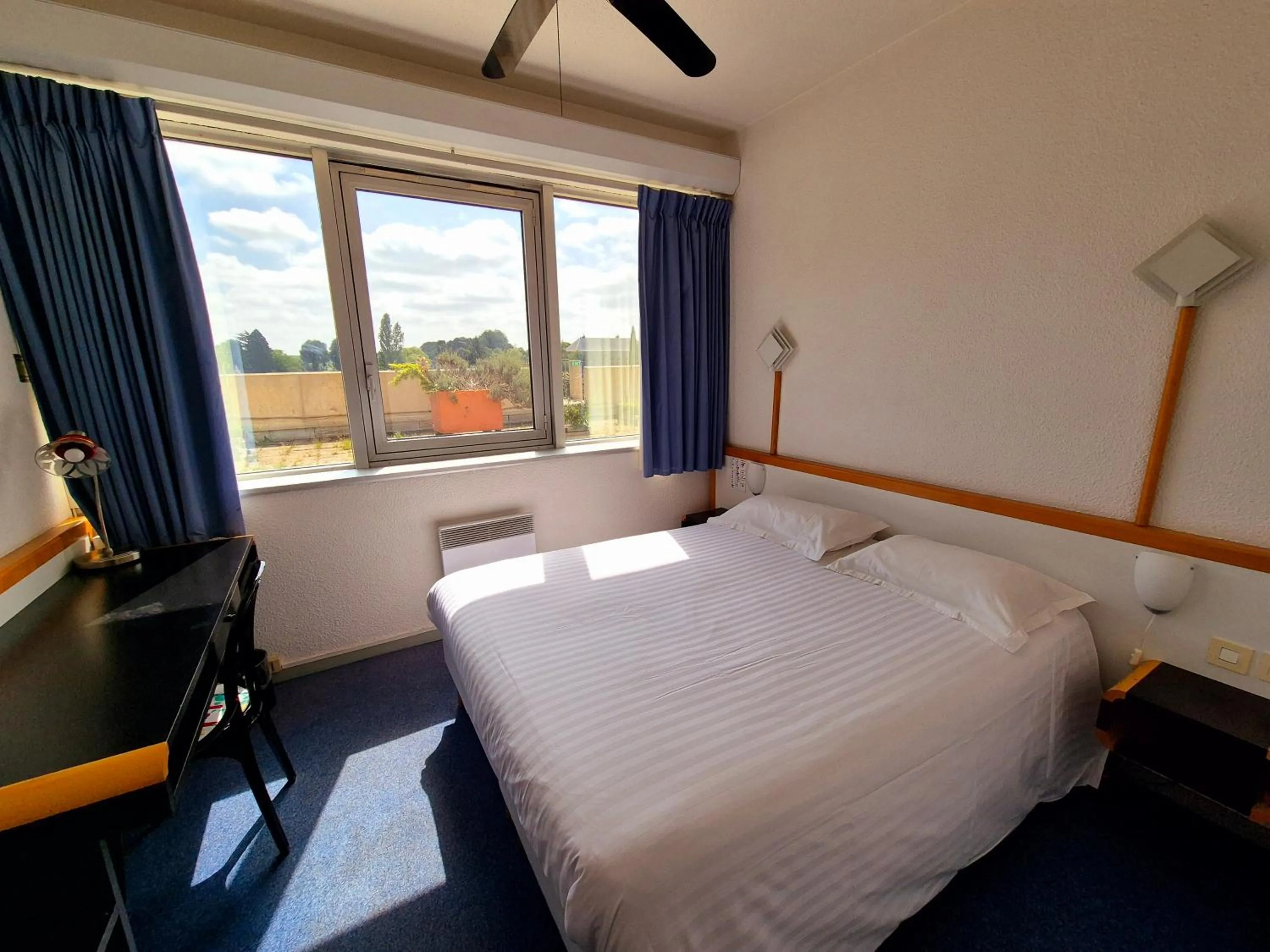 Photo of the whole room, Bed in Arche Hotel