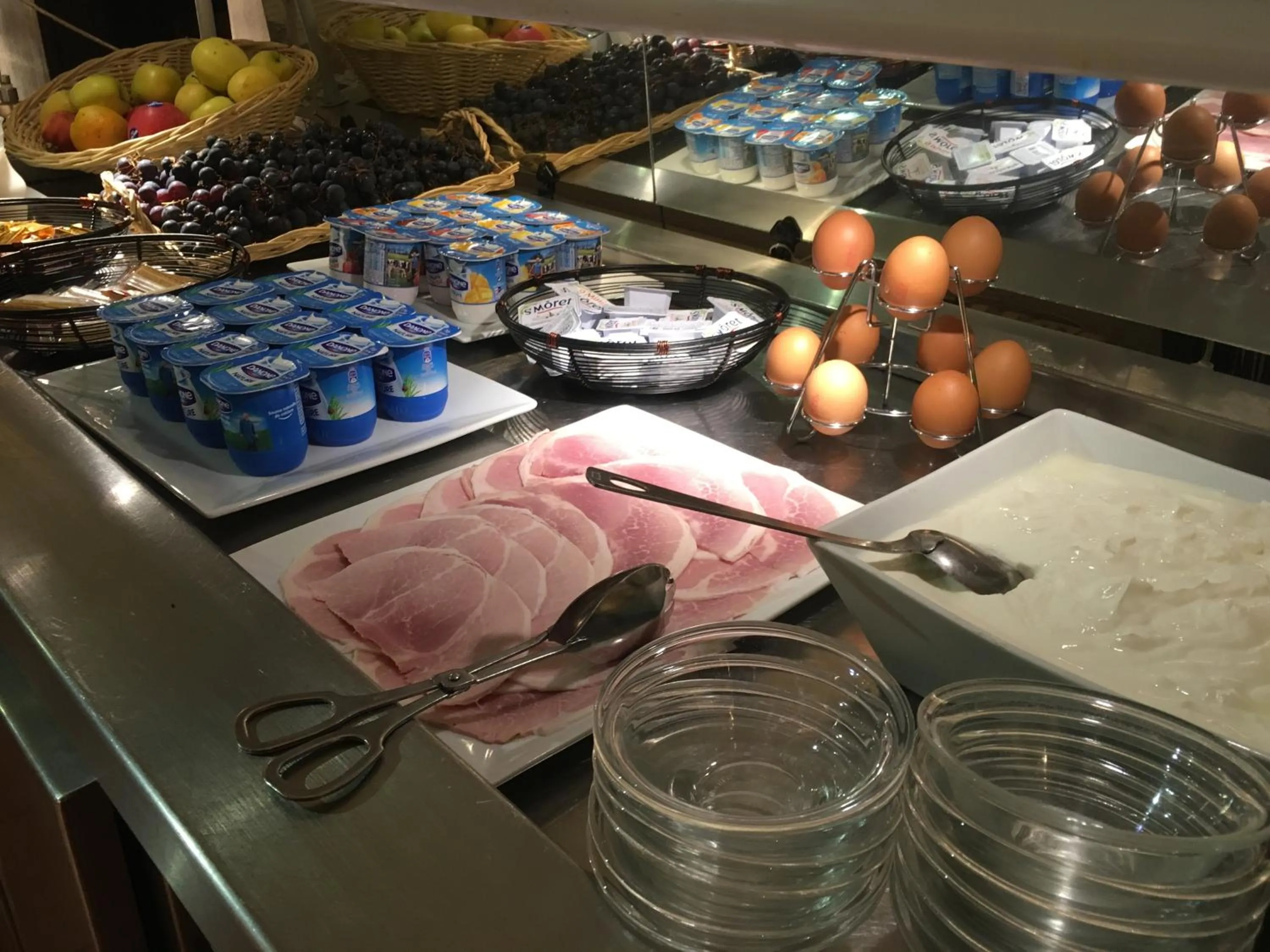 Breakfast in Hotel & Restaurant Heliotel