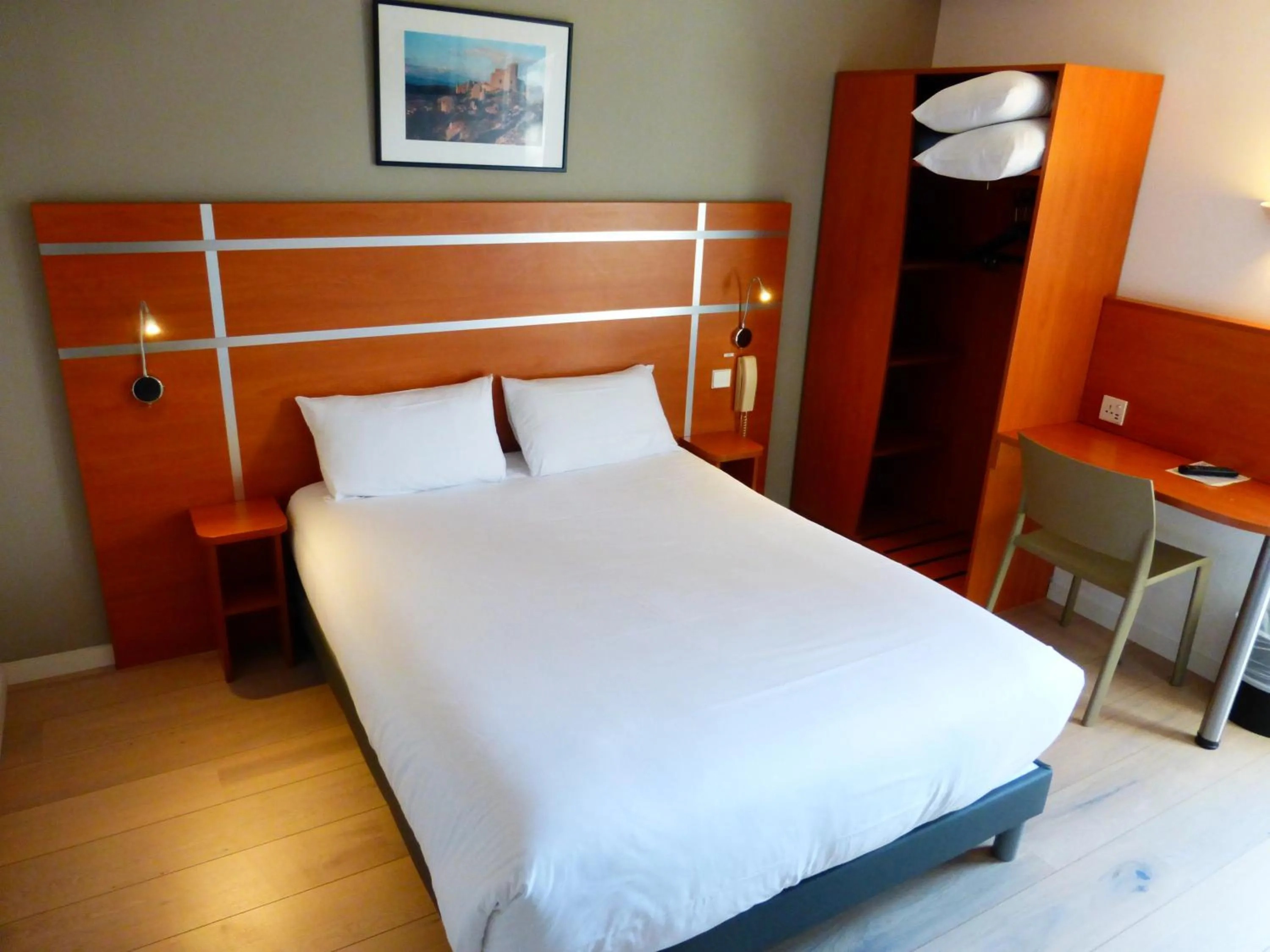 Bed in Hotel & Restaurant Heliotel