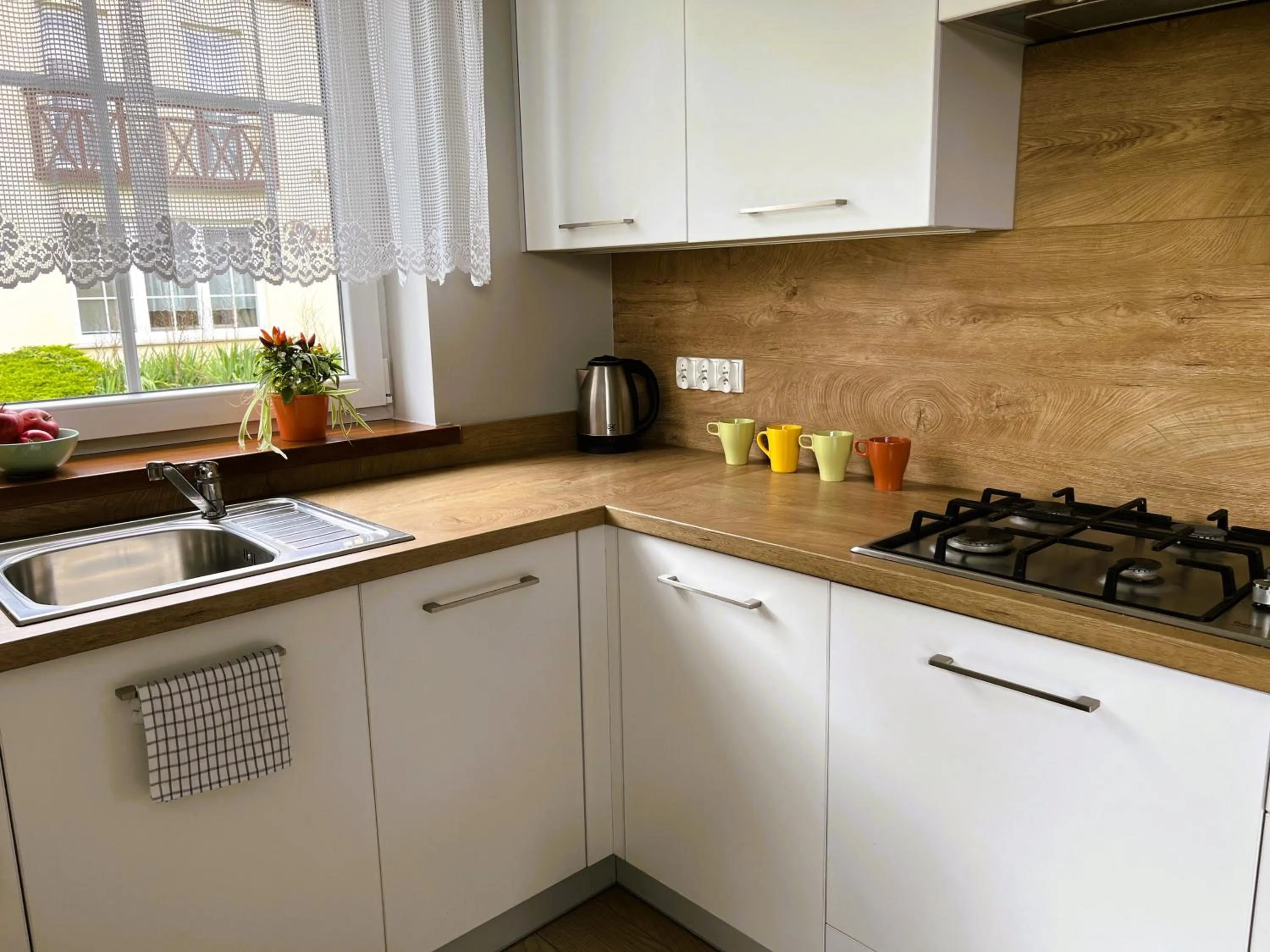 Coffee/tea facilities in ApartamentyKudowa - Willa Pod Dębami z ogrodem i parkingiem,